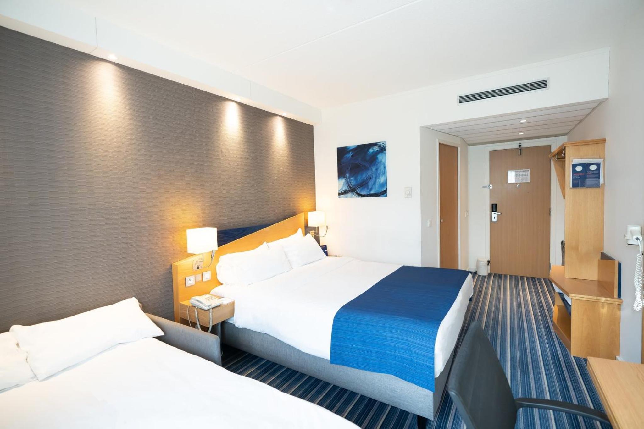 Standard Queen Room with Single Sofa Bed - Free Breakfast - Photo 17