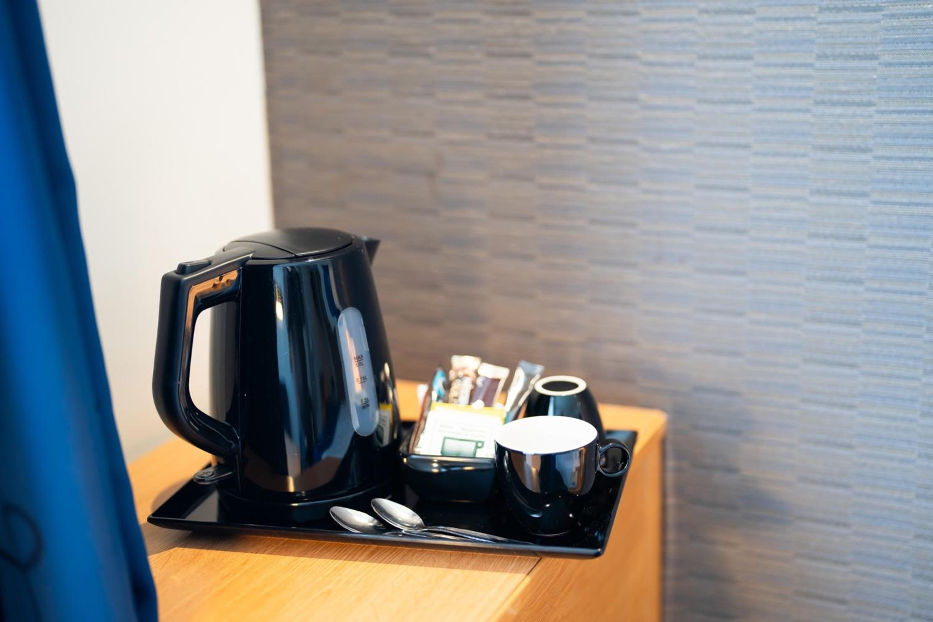 Standard Room with Free Breakfast - Photo 6