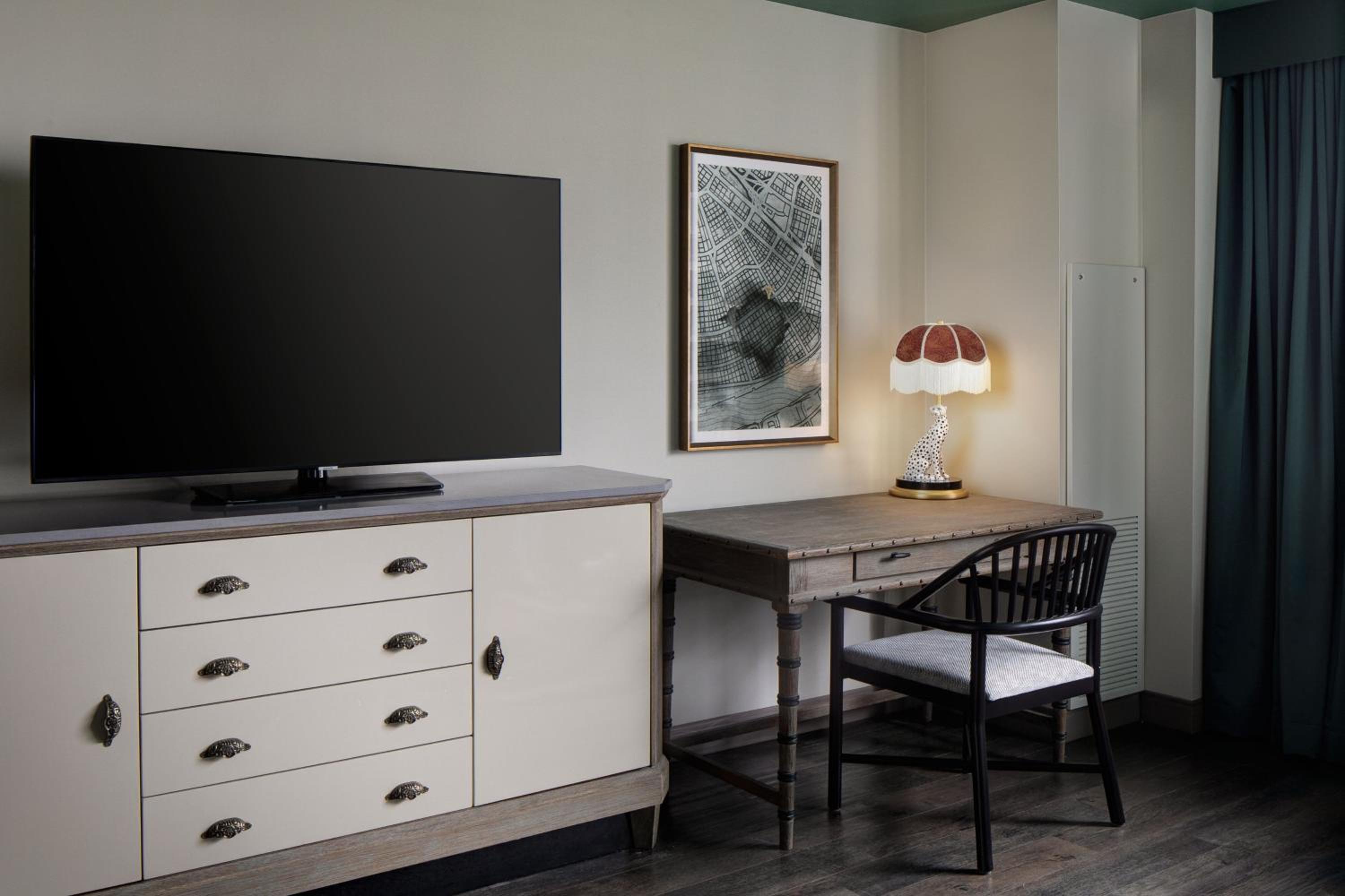 Queen Room with Two Queen Beds and City View photo 3