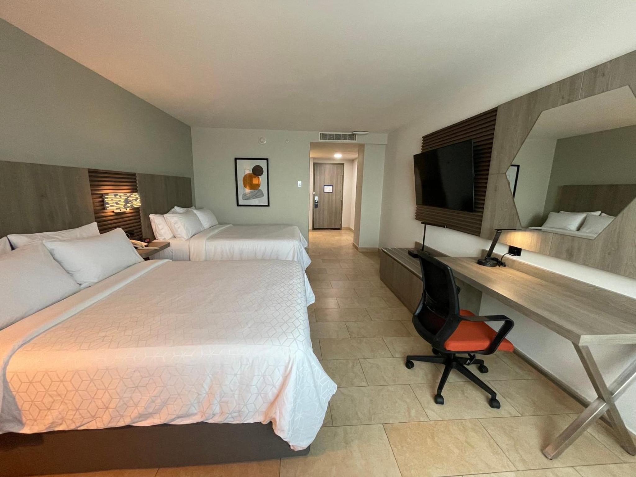 Standard Room with Two Queen Beds thumbnail 6
