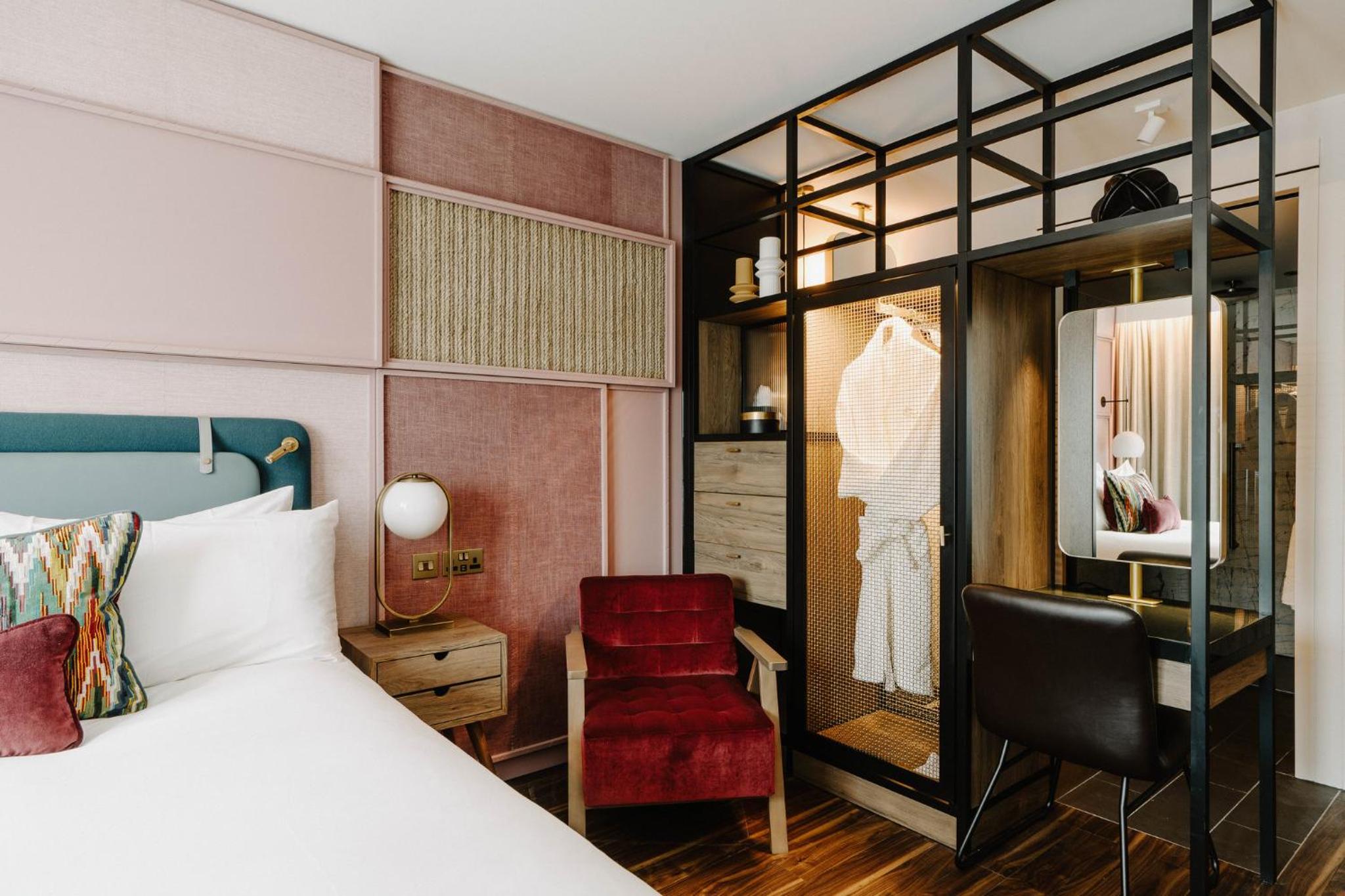 Deluxe Queen Room - Photo 4