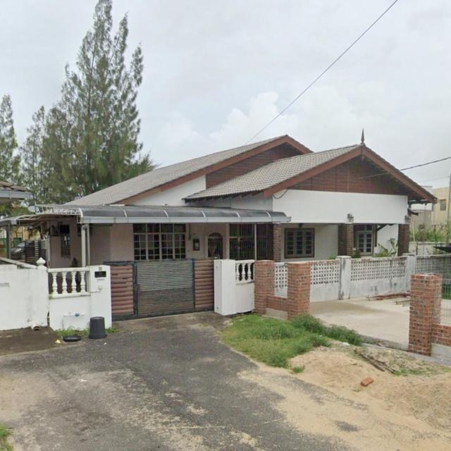 Four-Bedroom House photo 1