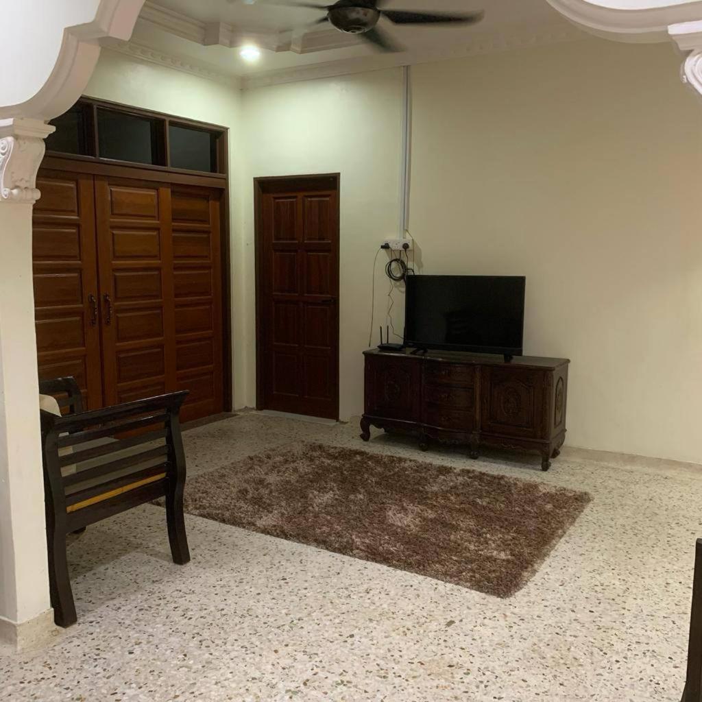 Four-Bedroom House photo 2