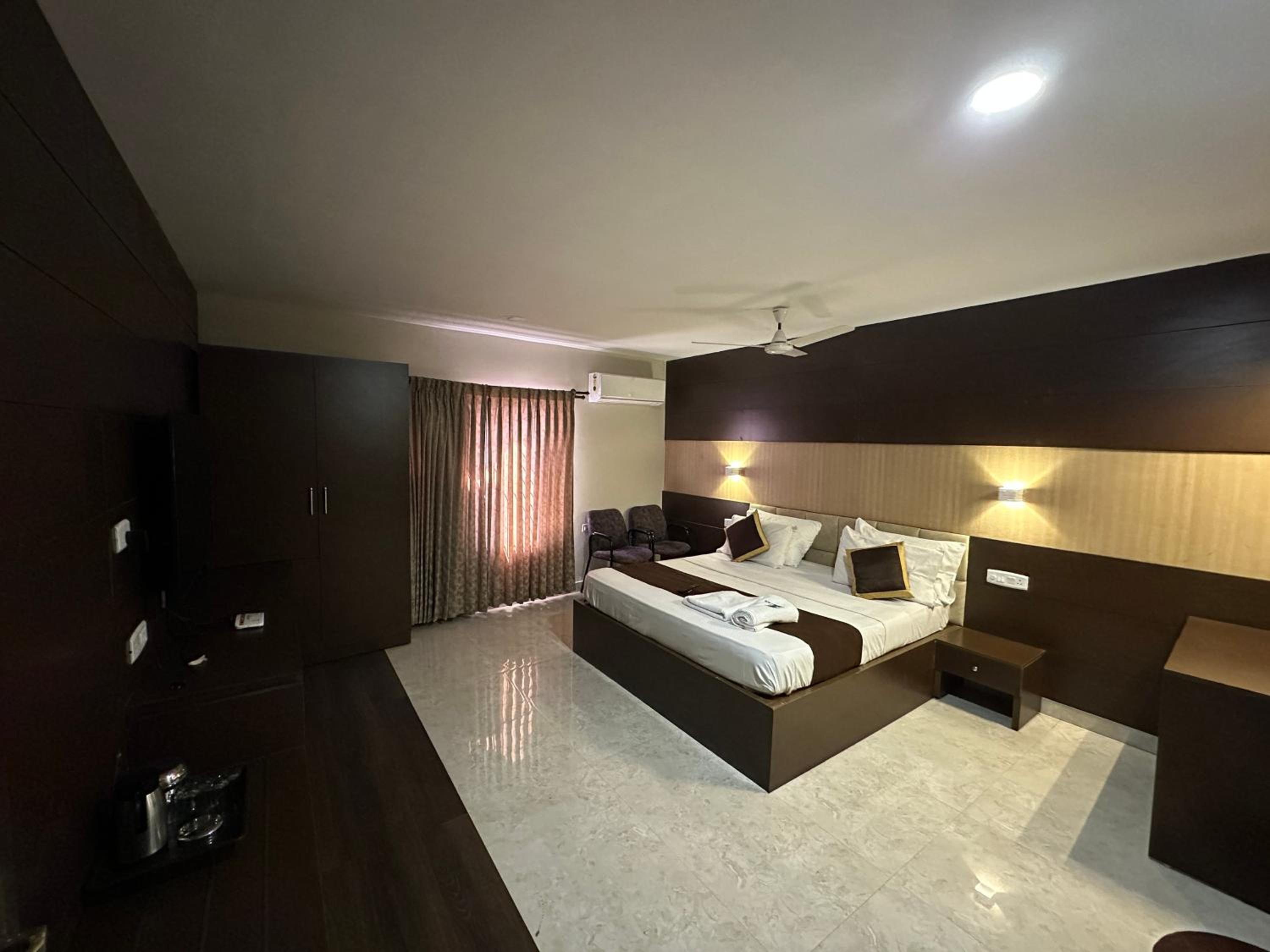 Deluxe King Suite