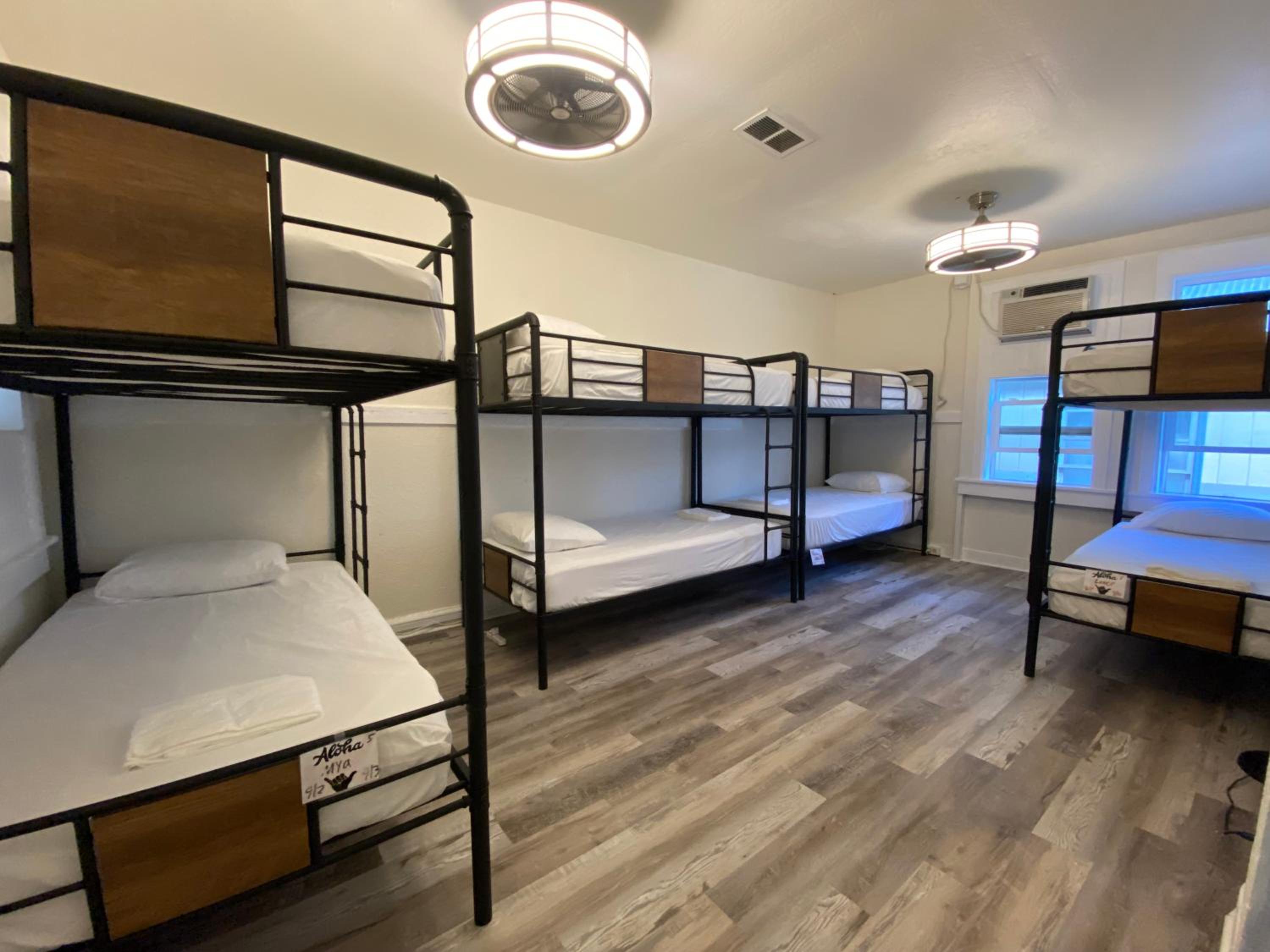 Bed in 8-Bed Mixed Dormitory Room photo 2
