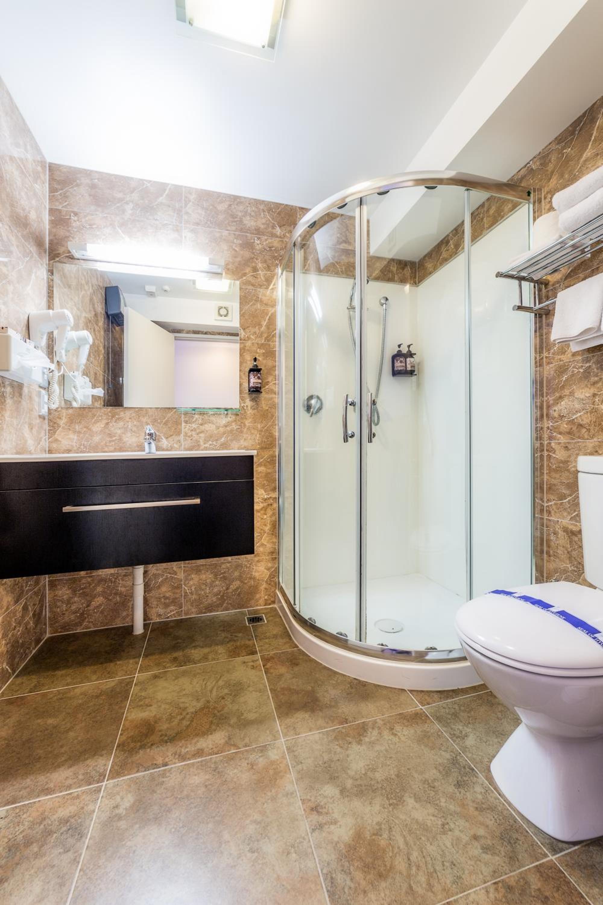 Apartment - Split Level - Photo 9