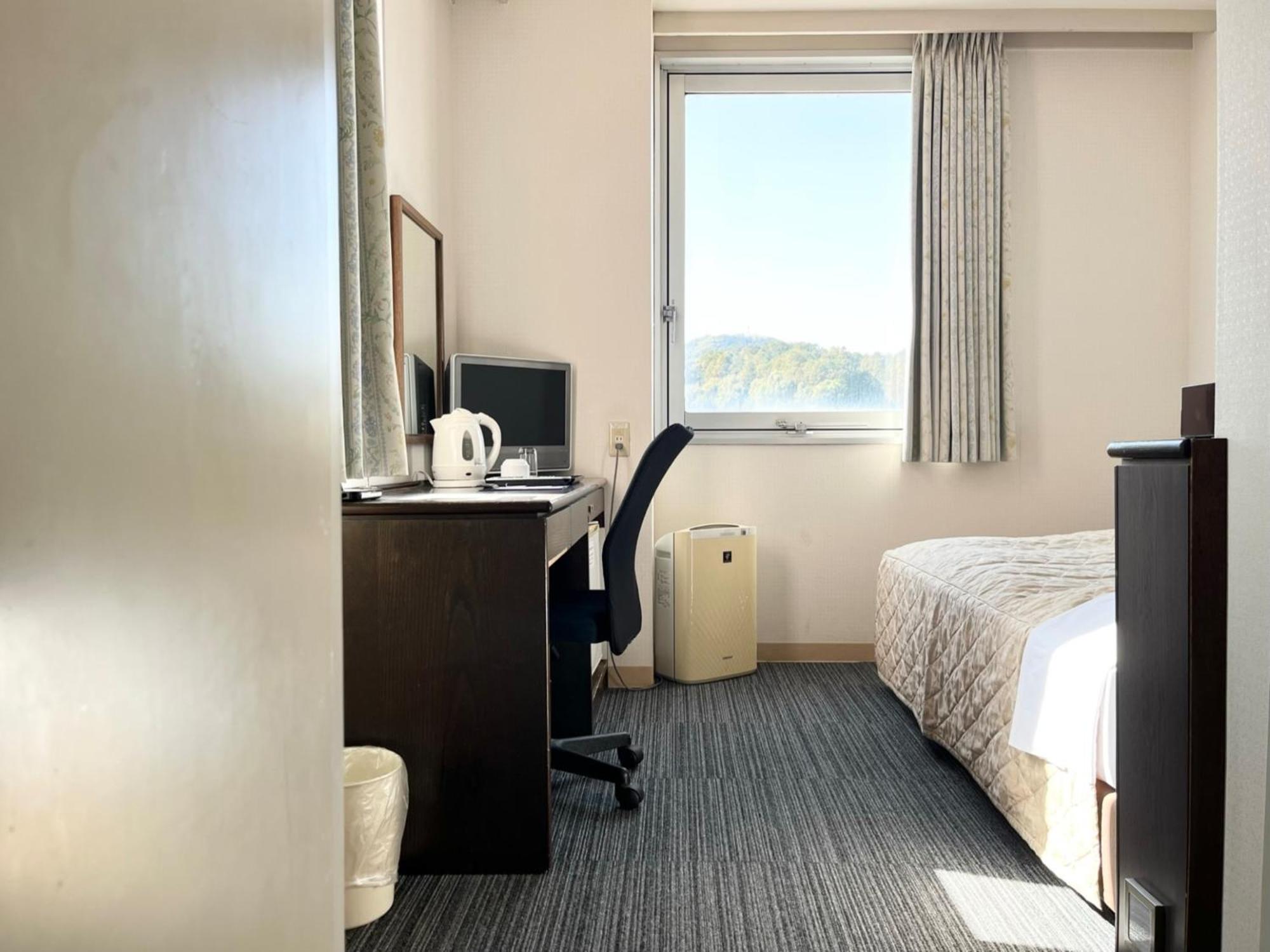 Wide Single Room - Non-Smoking
