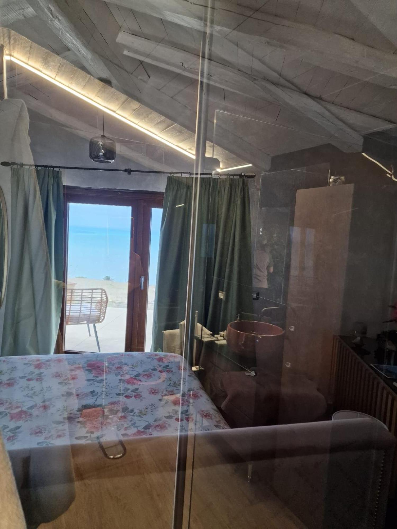 Suite with Sea View - Photo 21