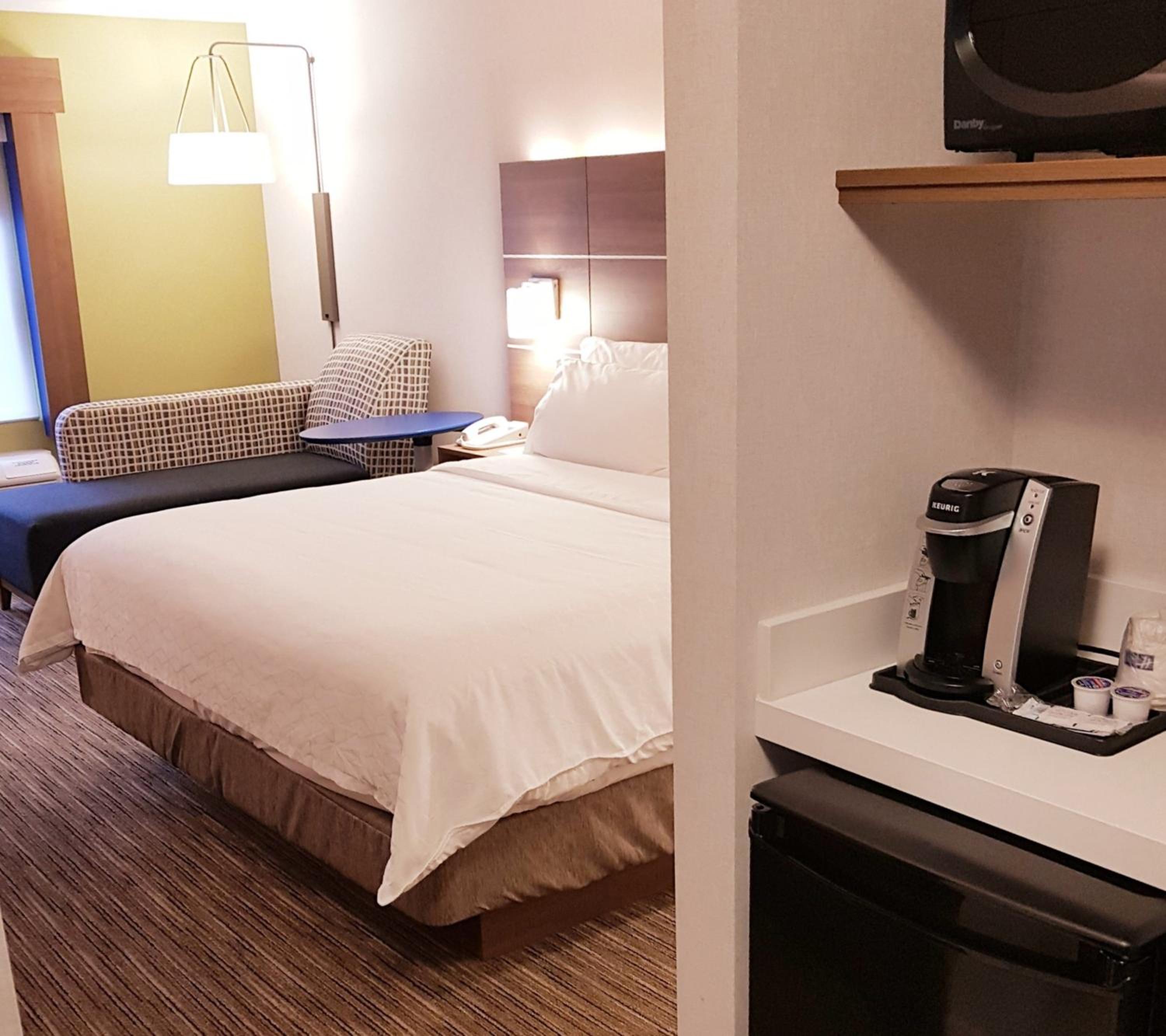 Standard King Room - Photo 4