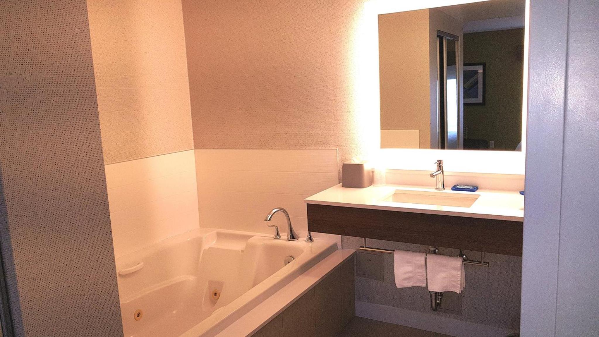King Suite - Photo 5