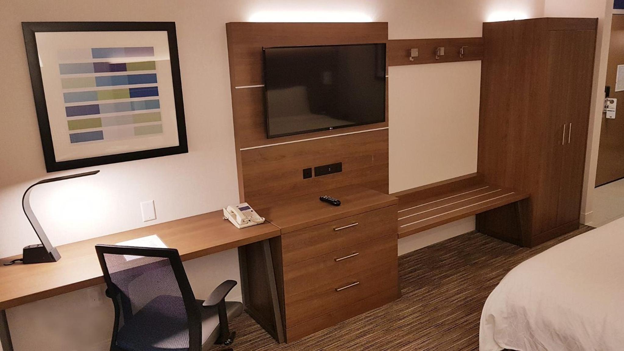 Standard King Room - Photo 5