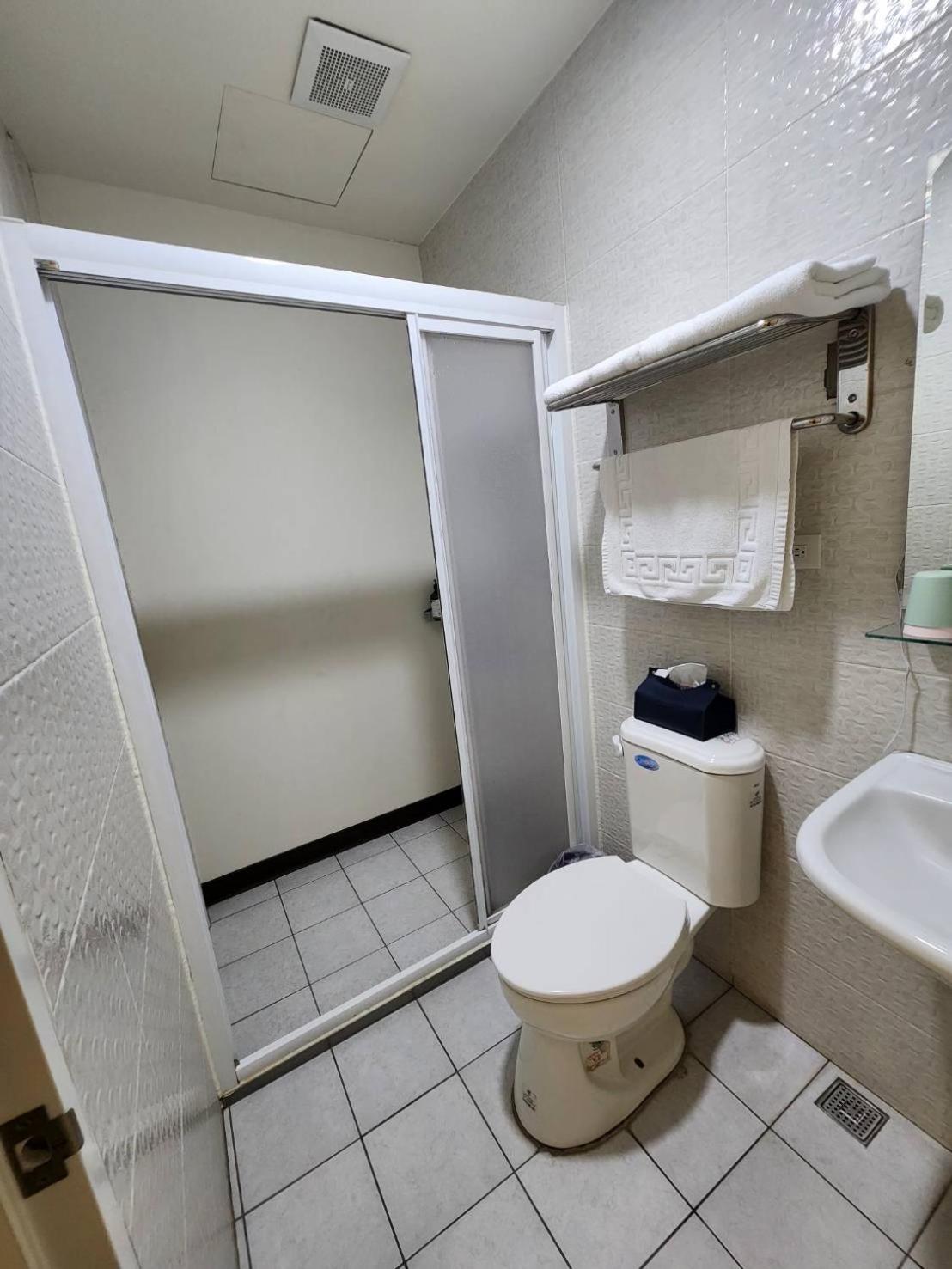 Standard Double Room - Photo 7
