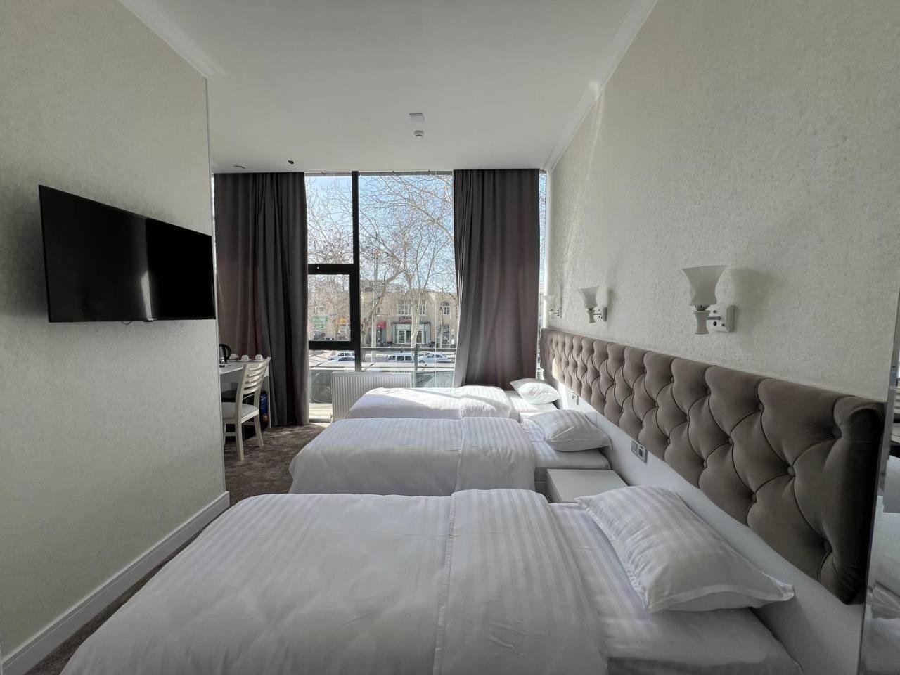 Triple Room with City View
