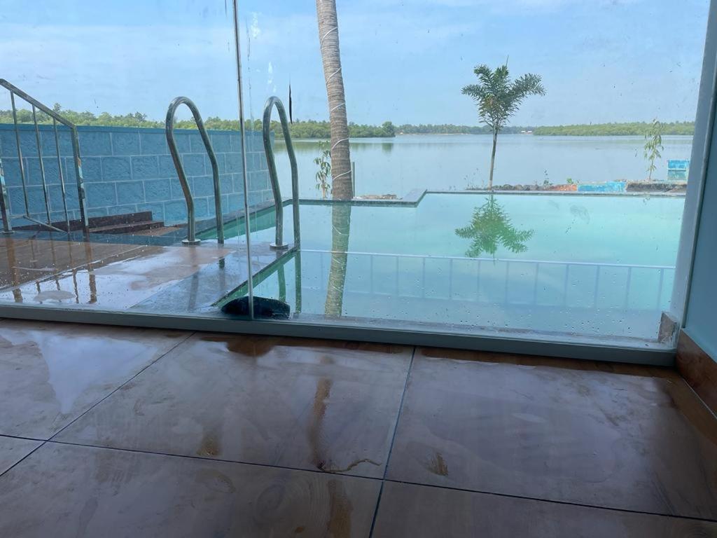Twin Room with Lake View photo 2