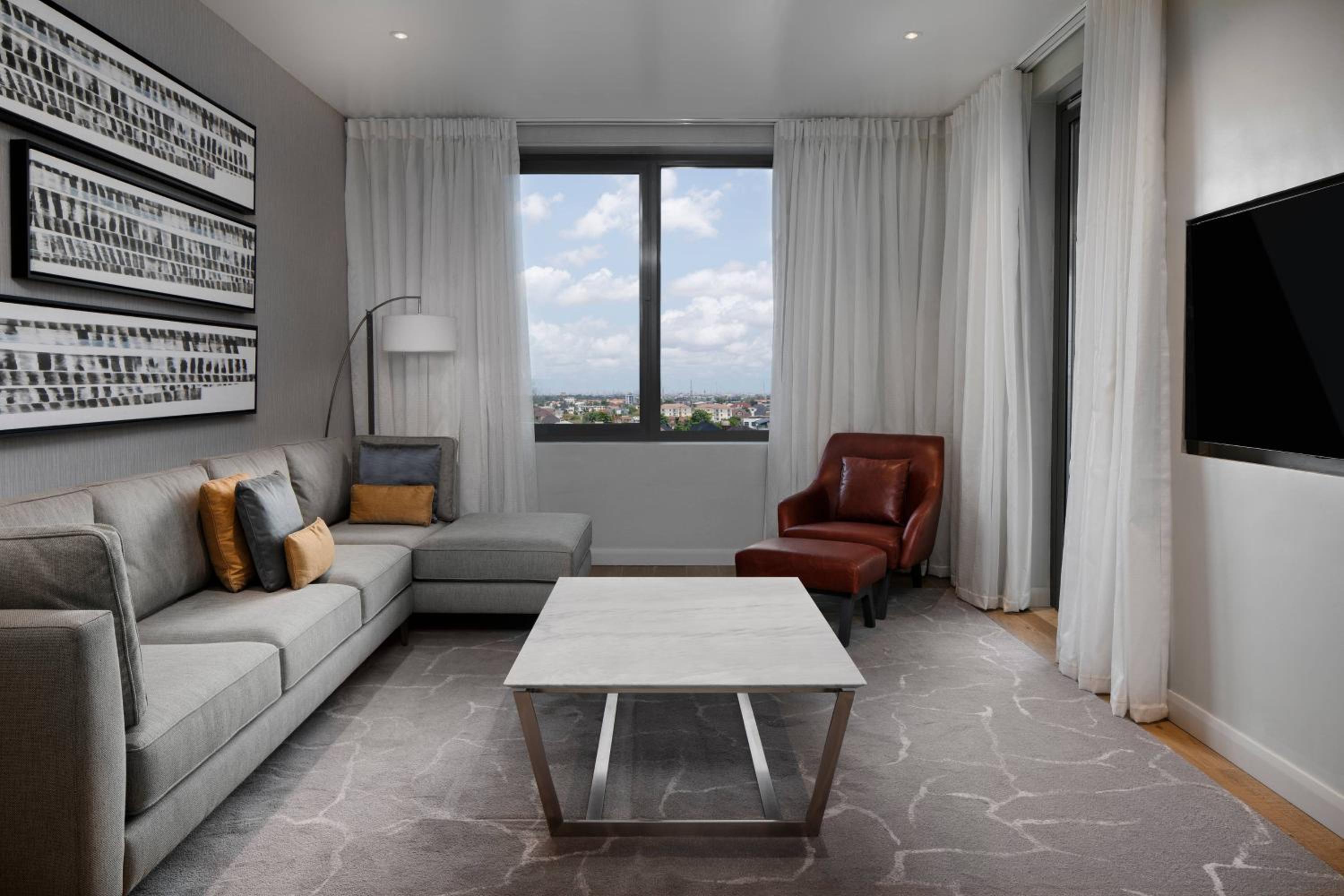 One-Bedroom Executive King Suite with Club Lounge Access - Photo 4