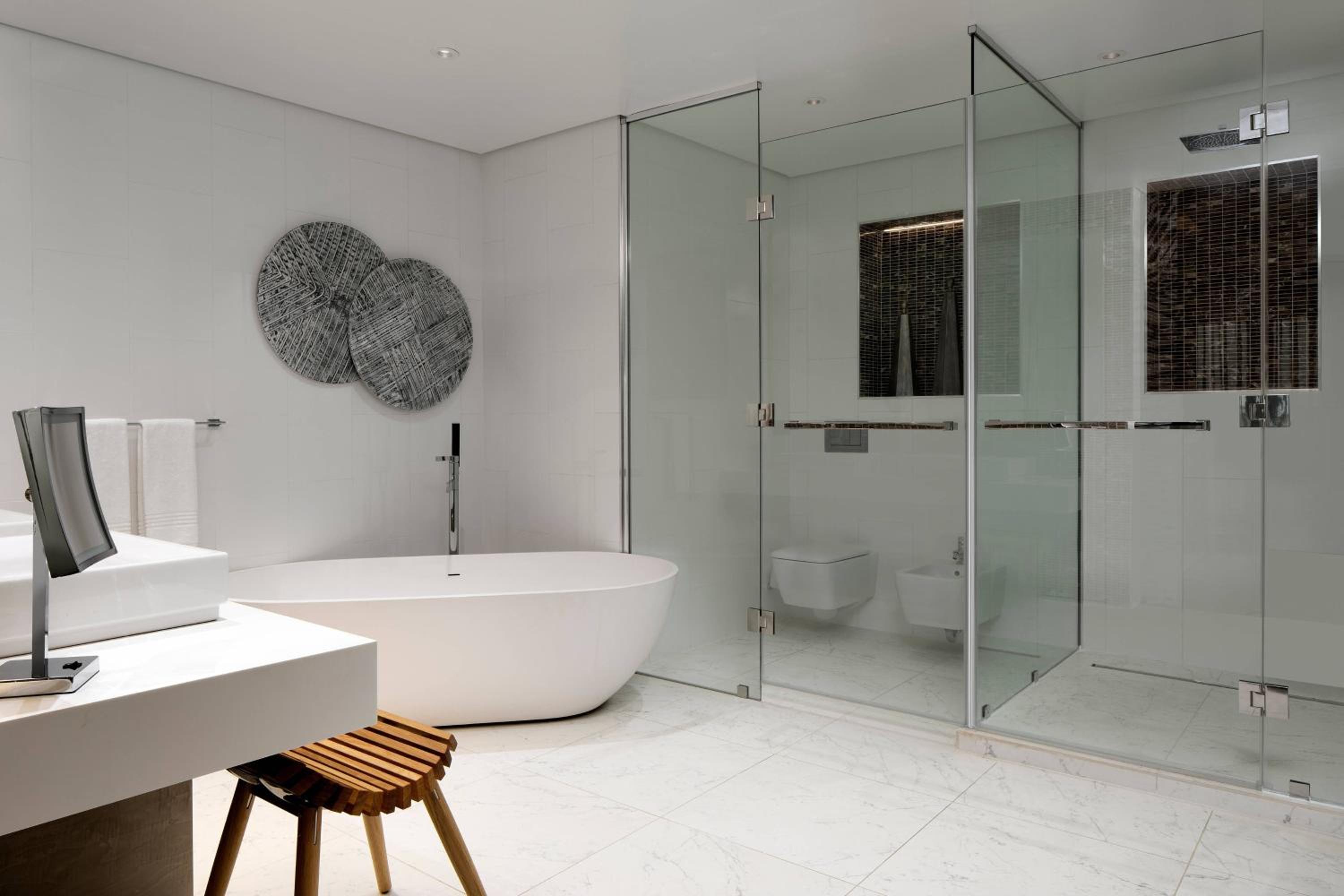 One-Bedroom Executive King Suite with Club Lounge Access - Photo 6