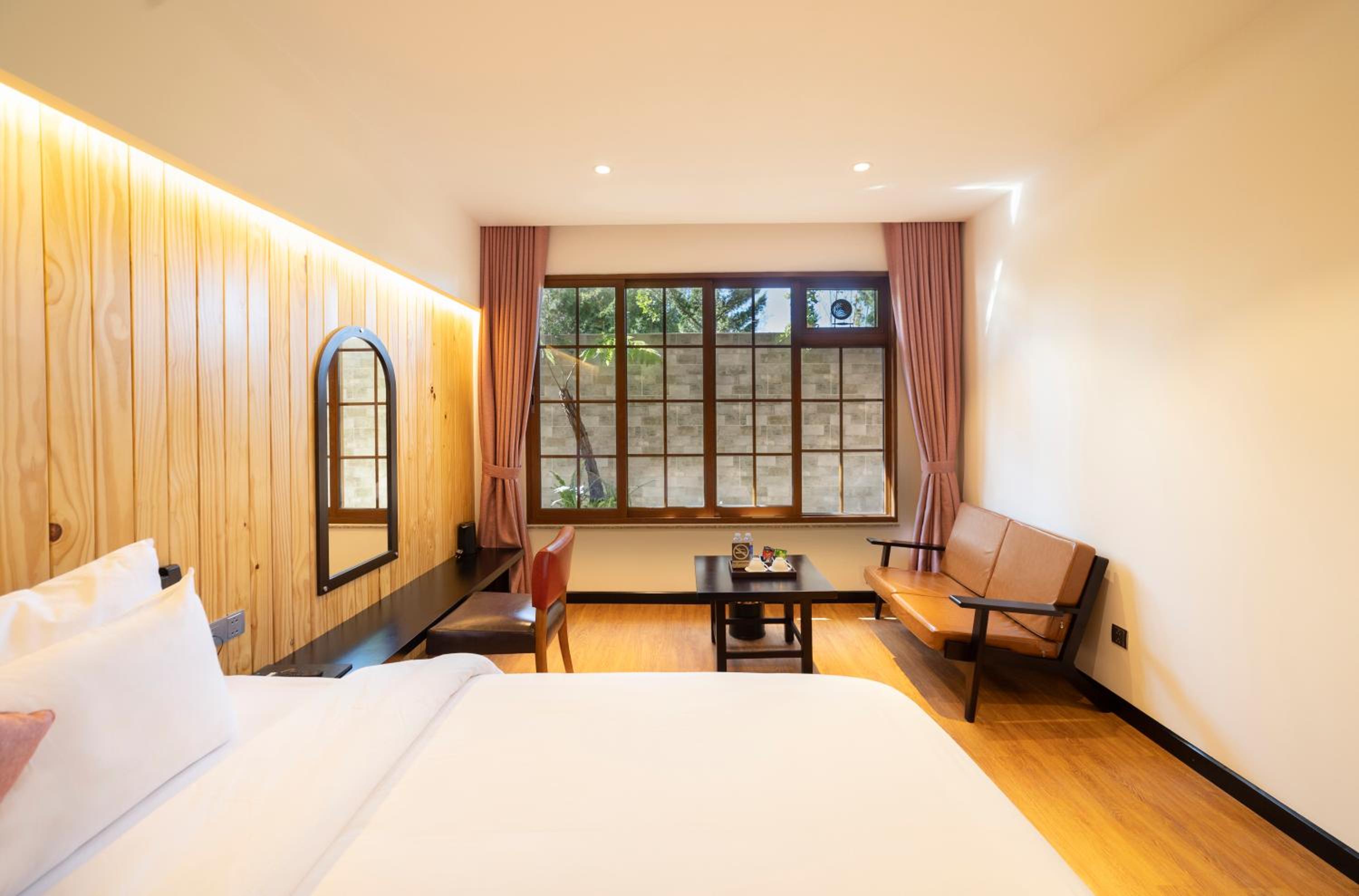 Superior King Room - Photo 2