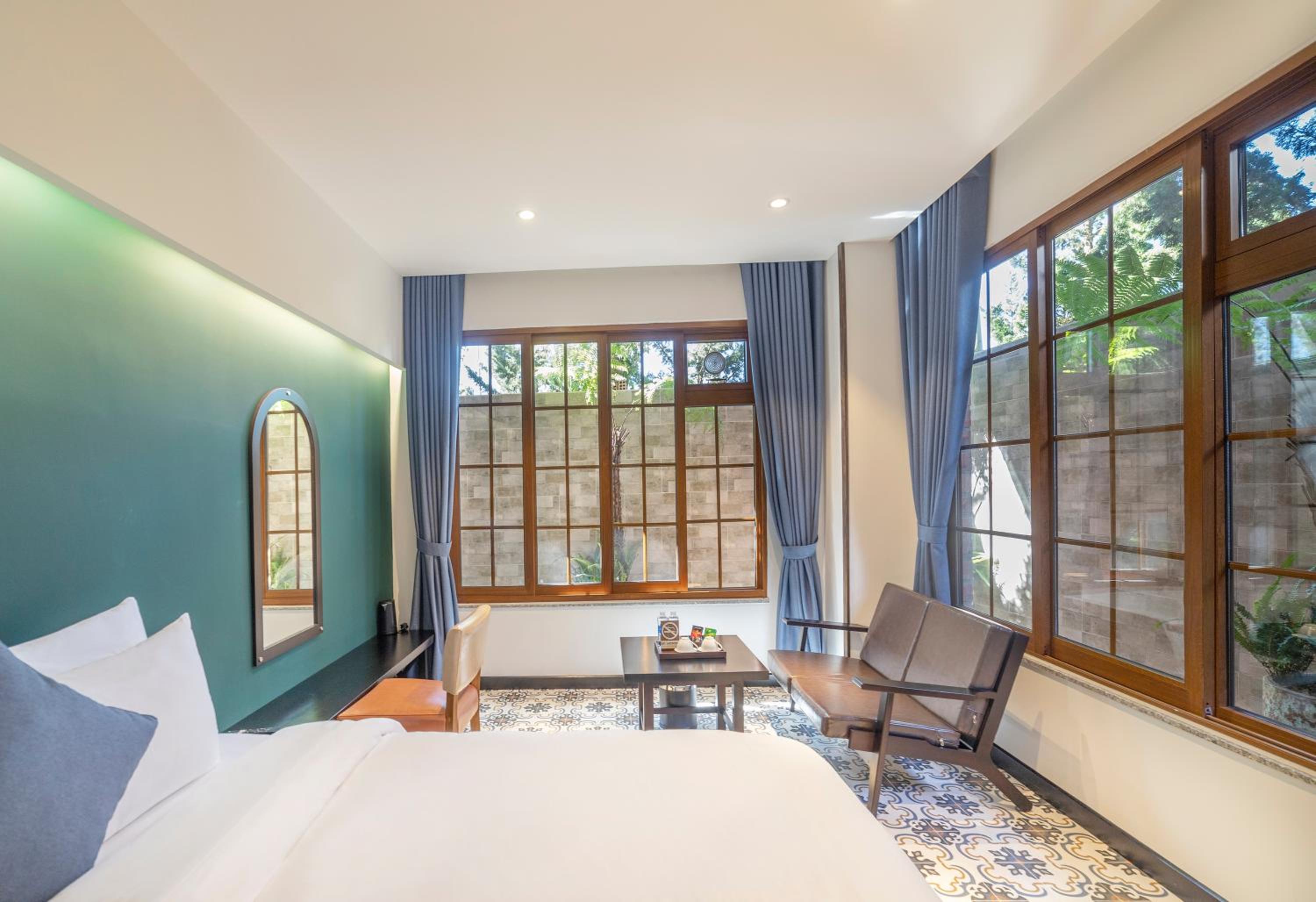 Superior King Room - Photo 12