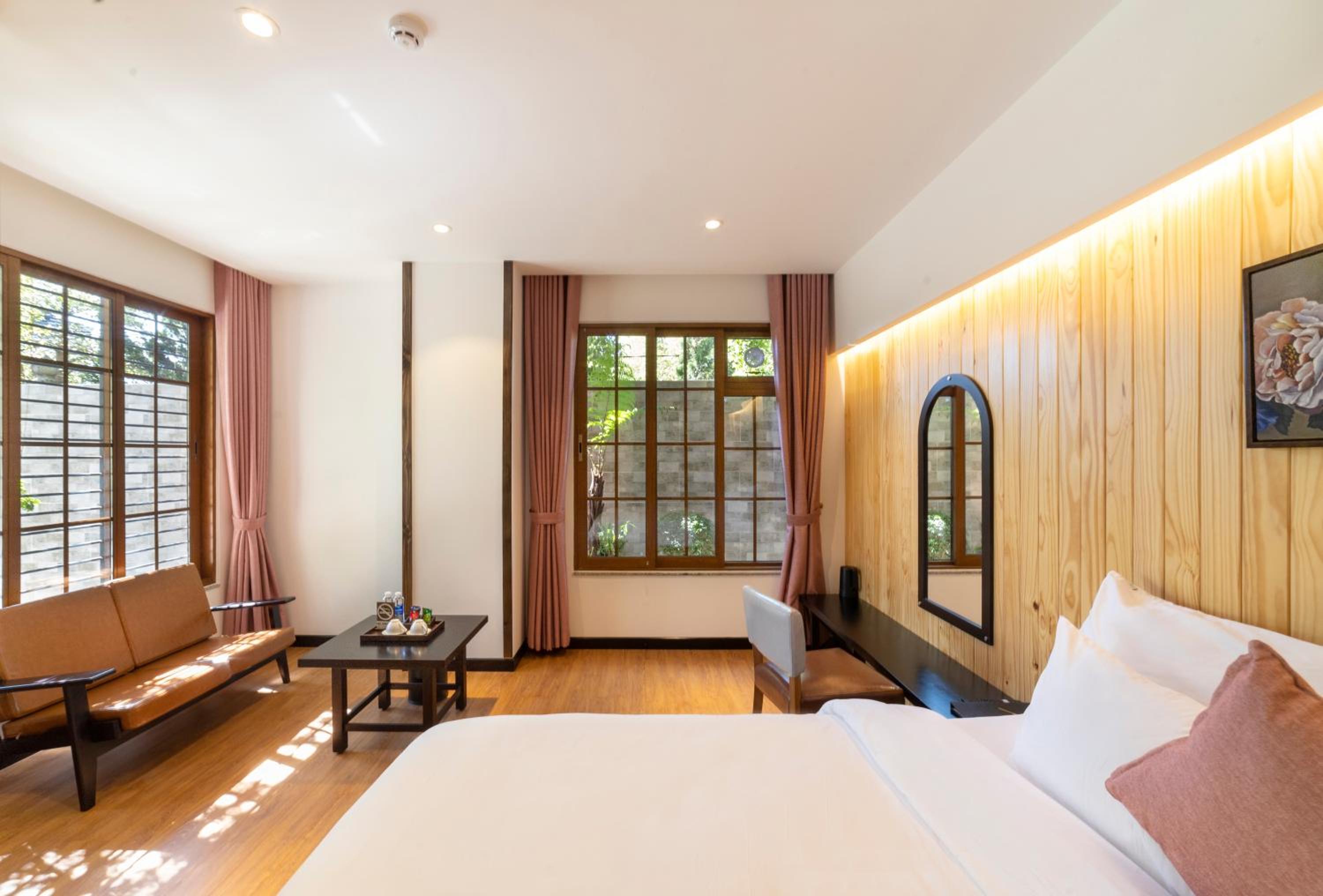 Superior King Room - Photo 9