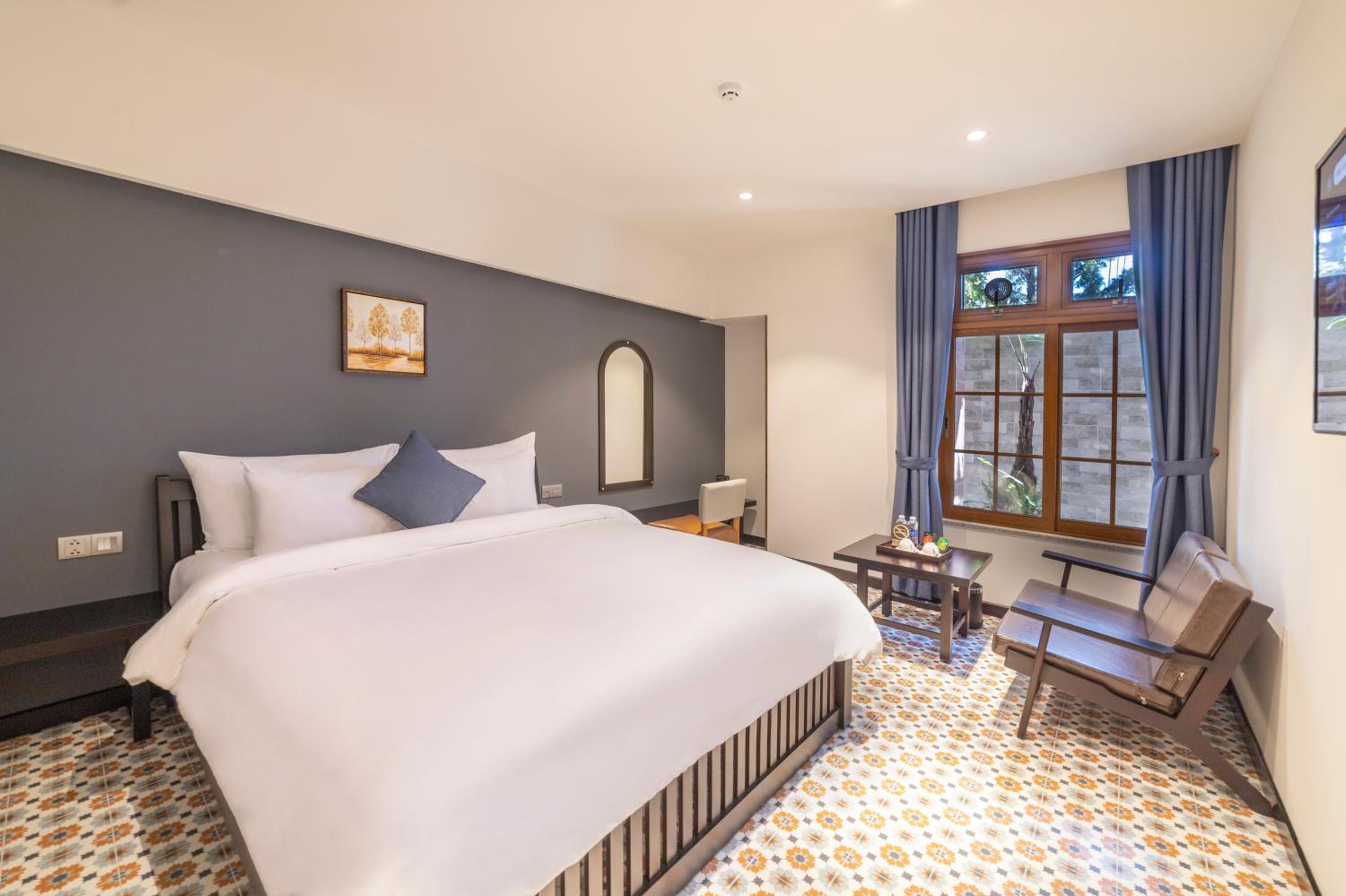Superior King Room - Photo 8