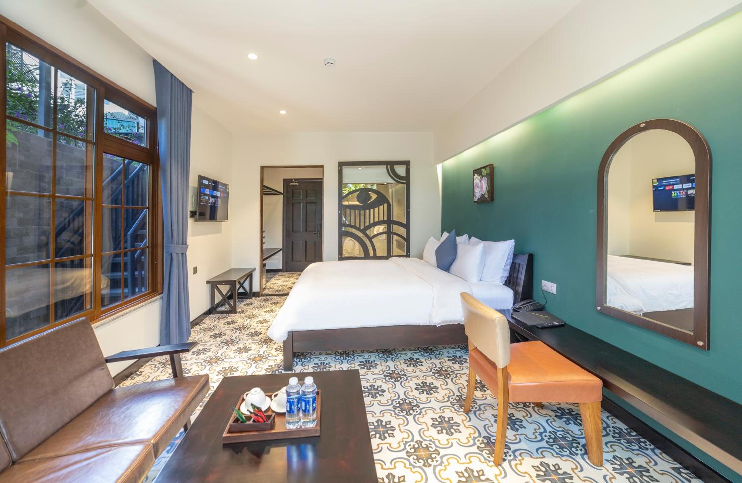 Superior King Room - Photo 7