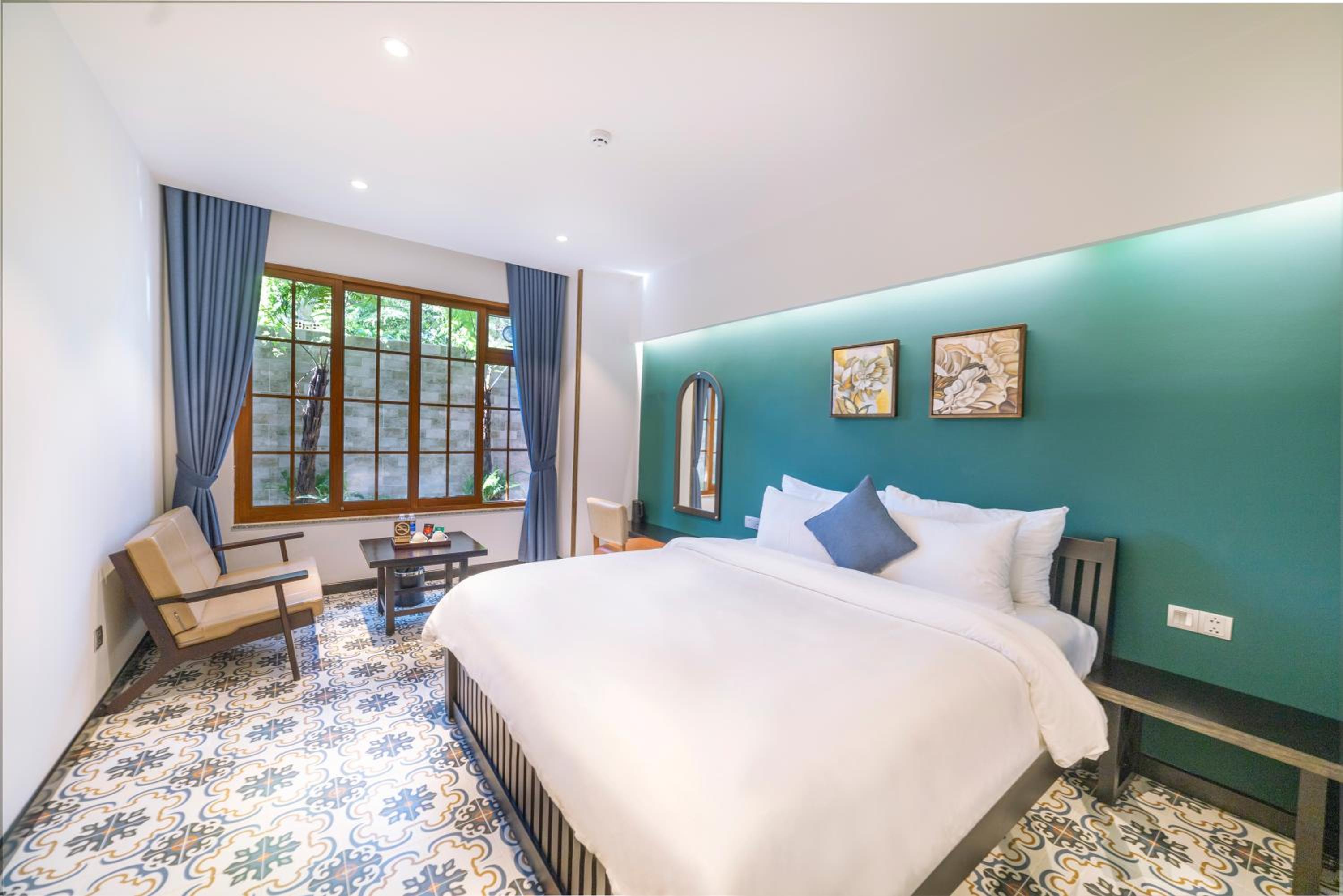 Superior King Room - Photo 5