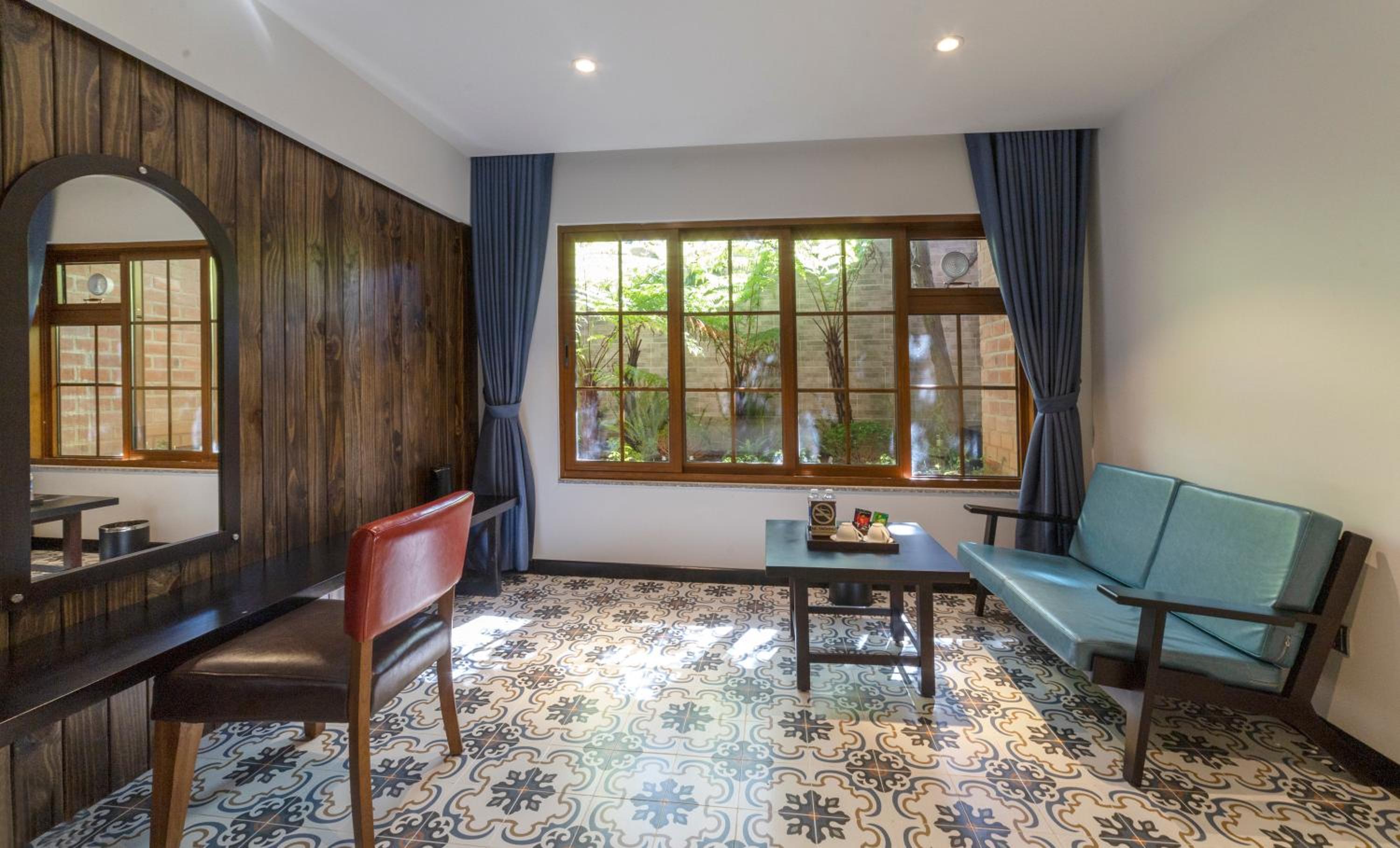Superior King Room - Photo 4