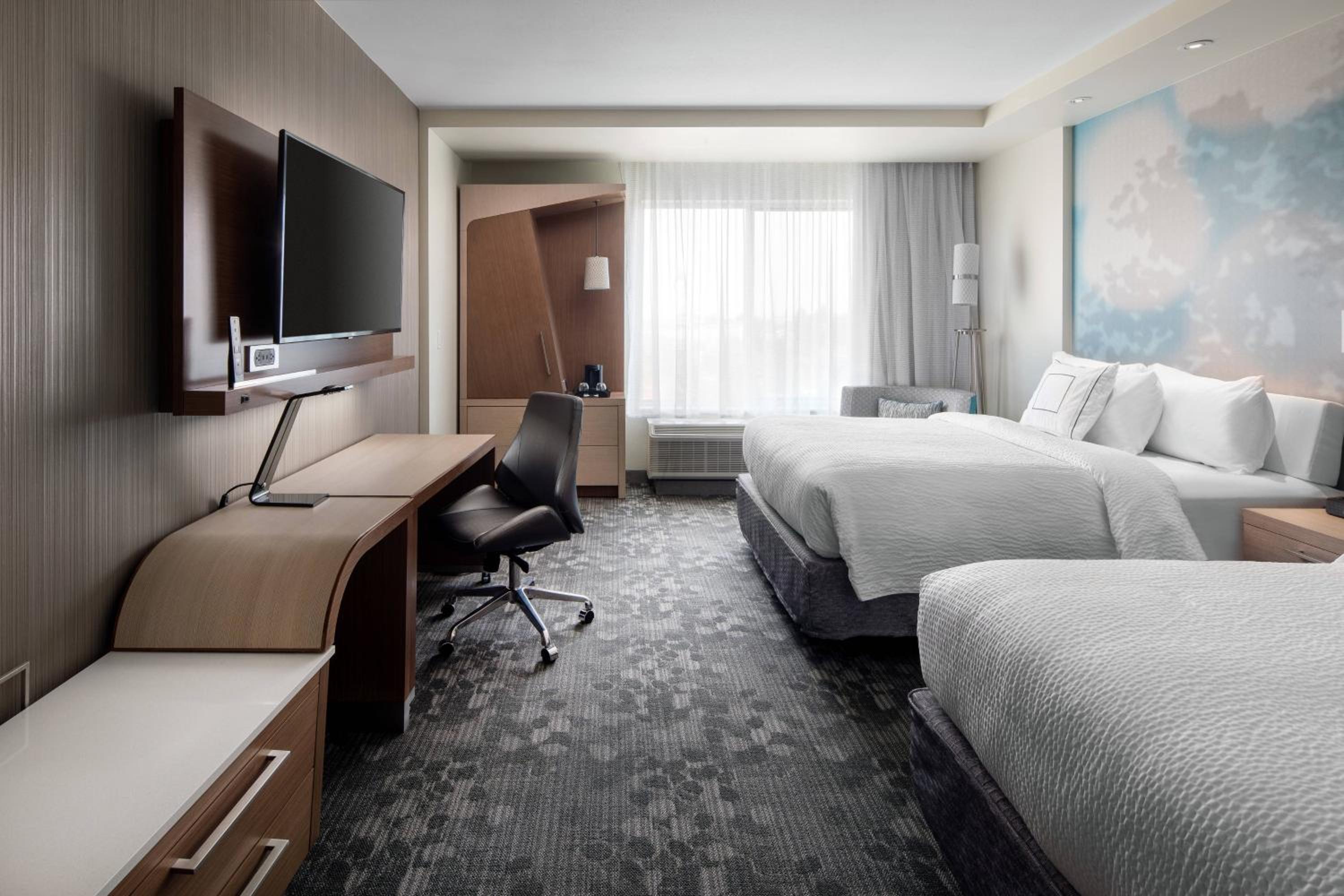 Queen Room with Two Queen Beds - Hearing Accessible
