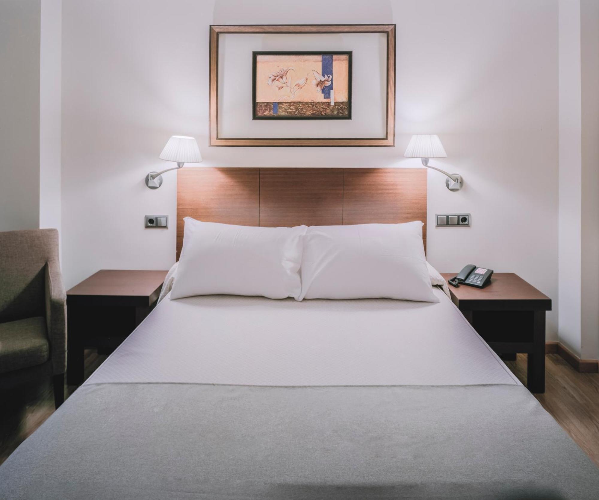 Small Double or Twin Room photo 2
