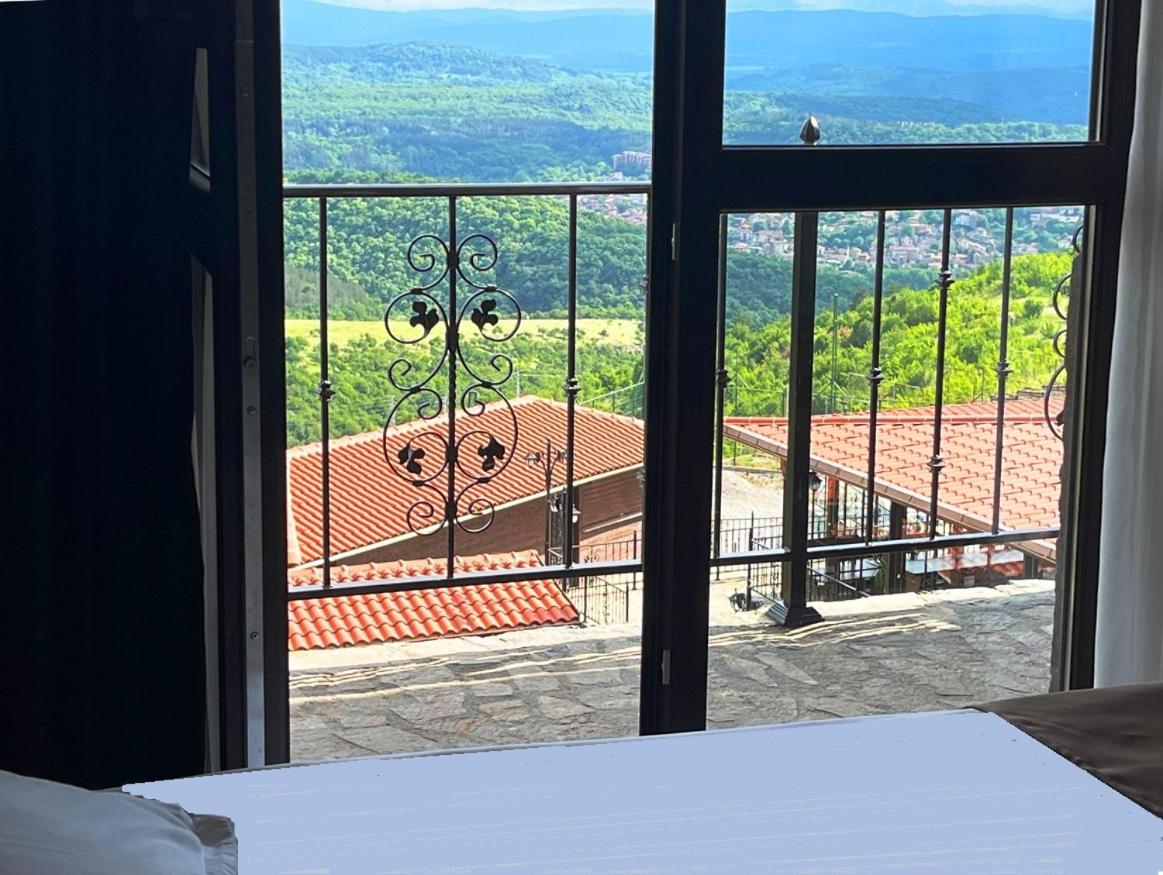 Apartment with Terrace - Photo 3