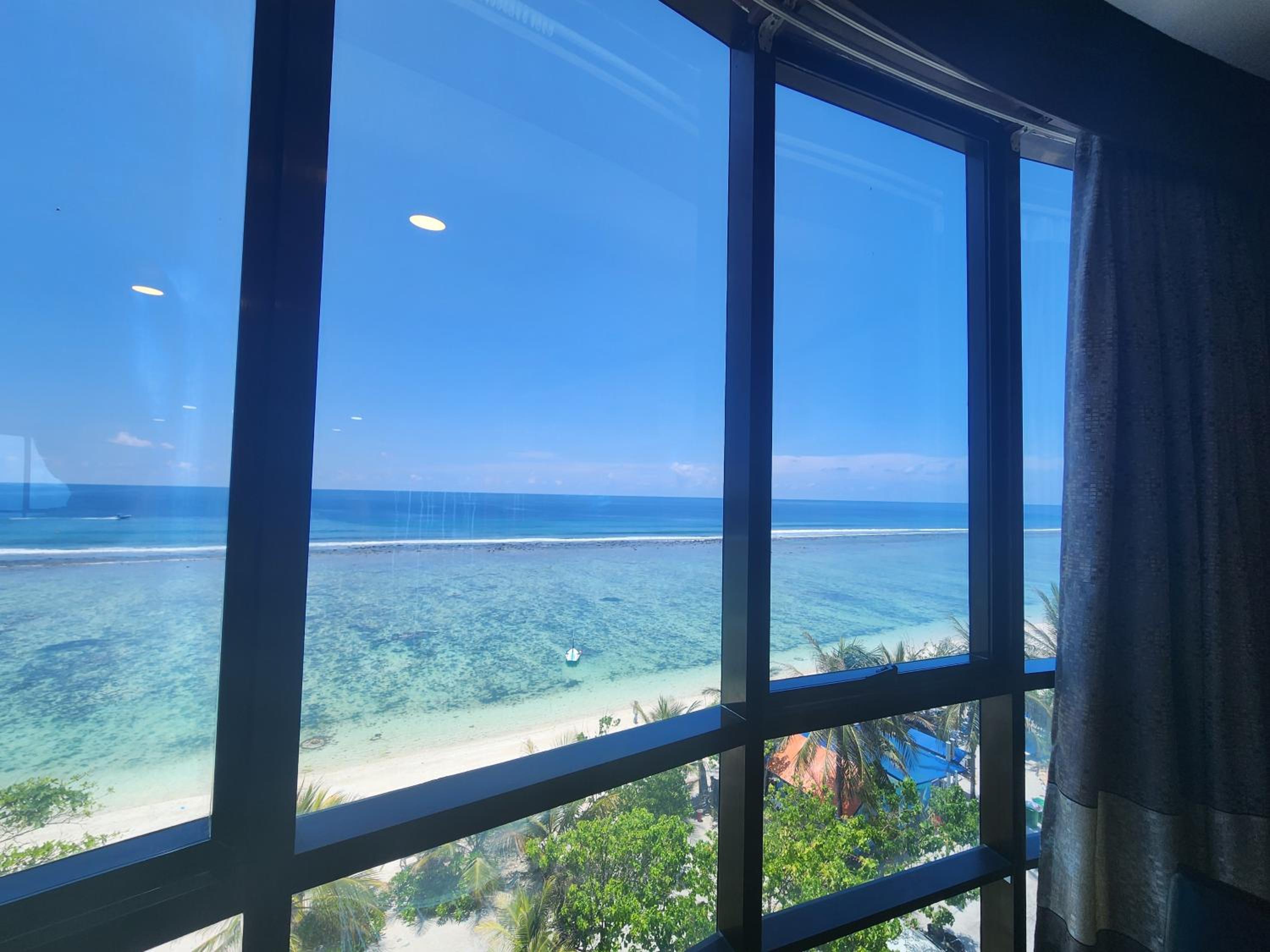 Deluxe Double Room with Sea View - Photo 3