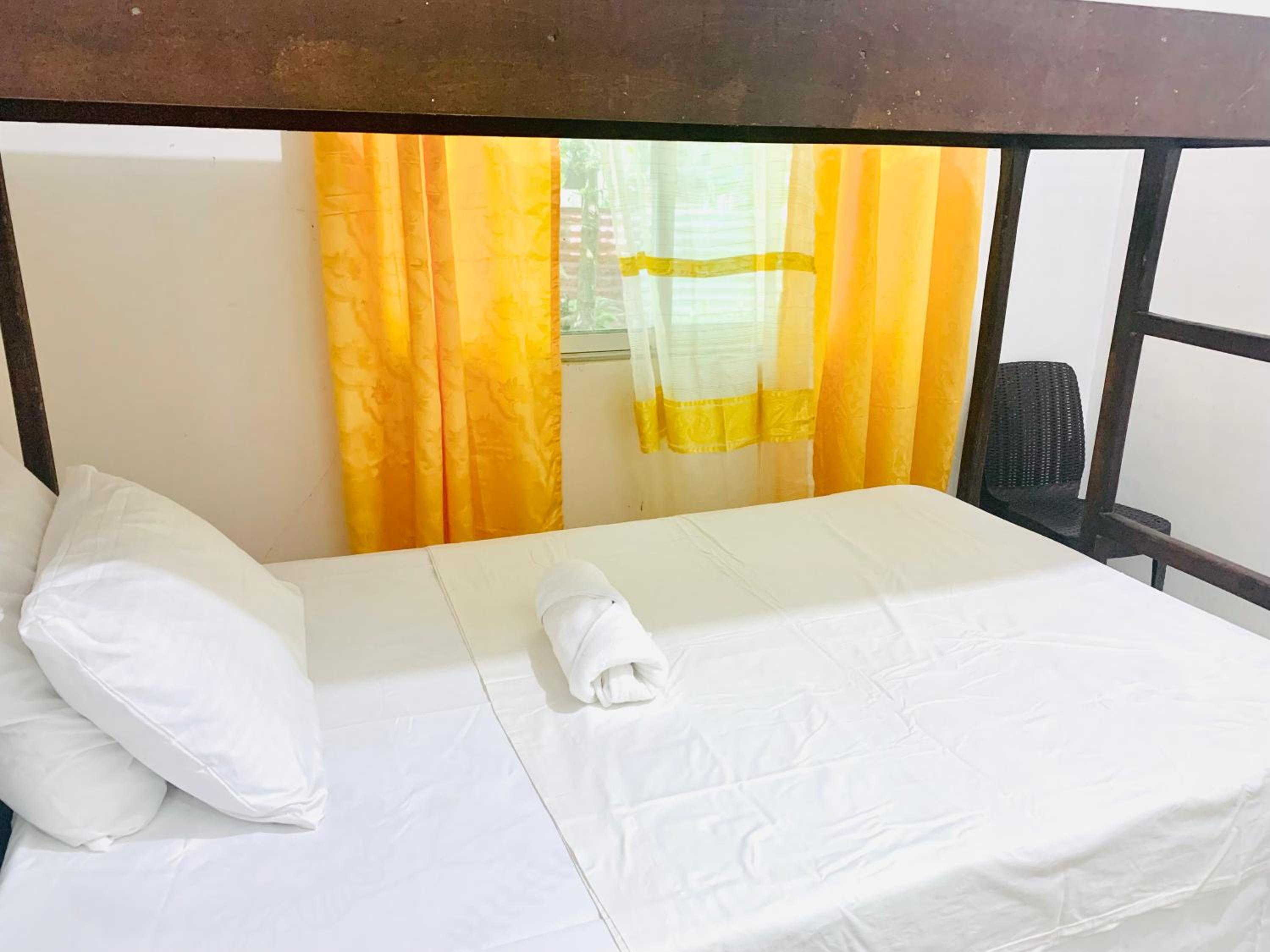 Triple Room with Private Bathroom photo 2