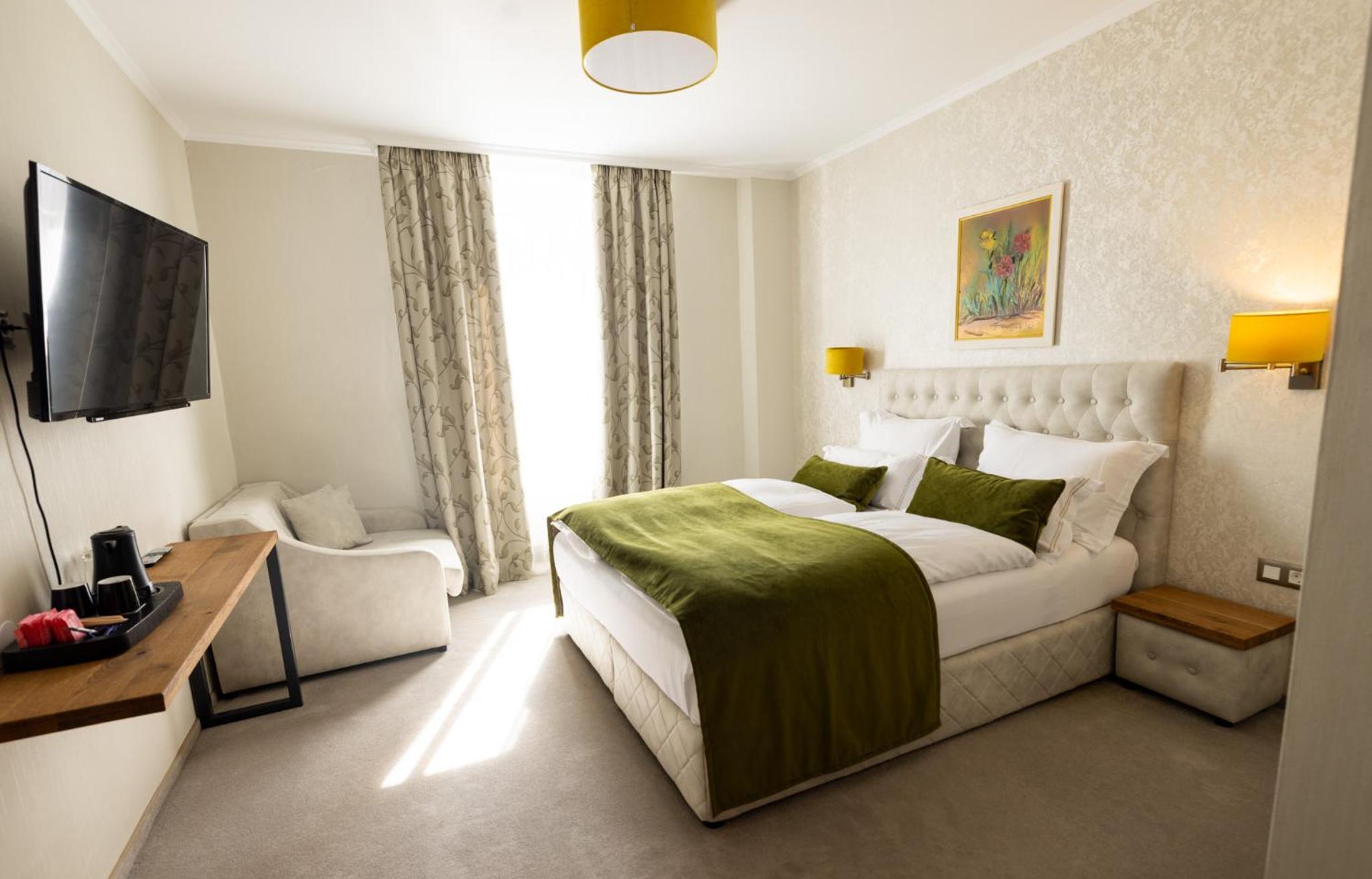 Double Room with Extra Bed - Photo 1