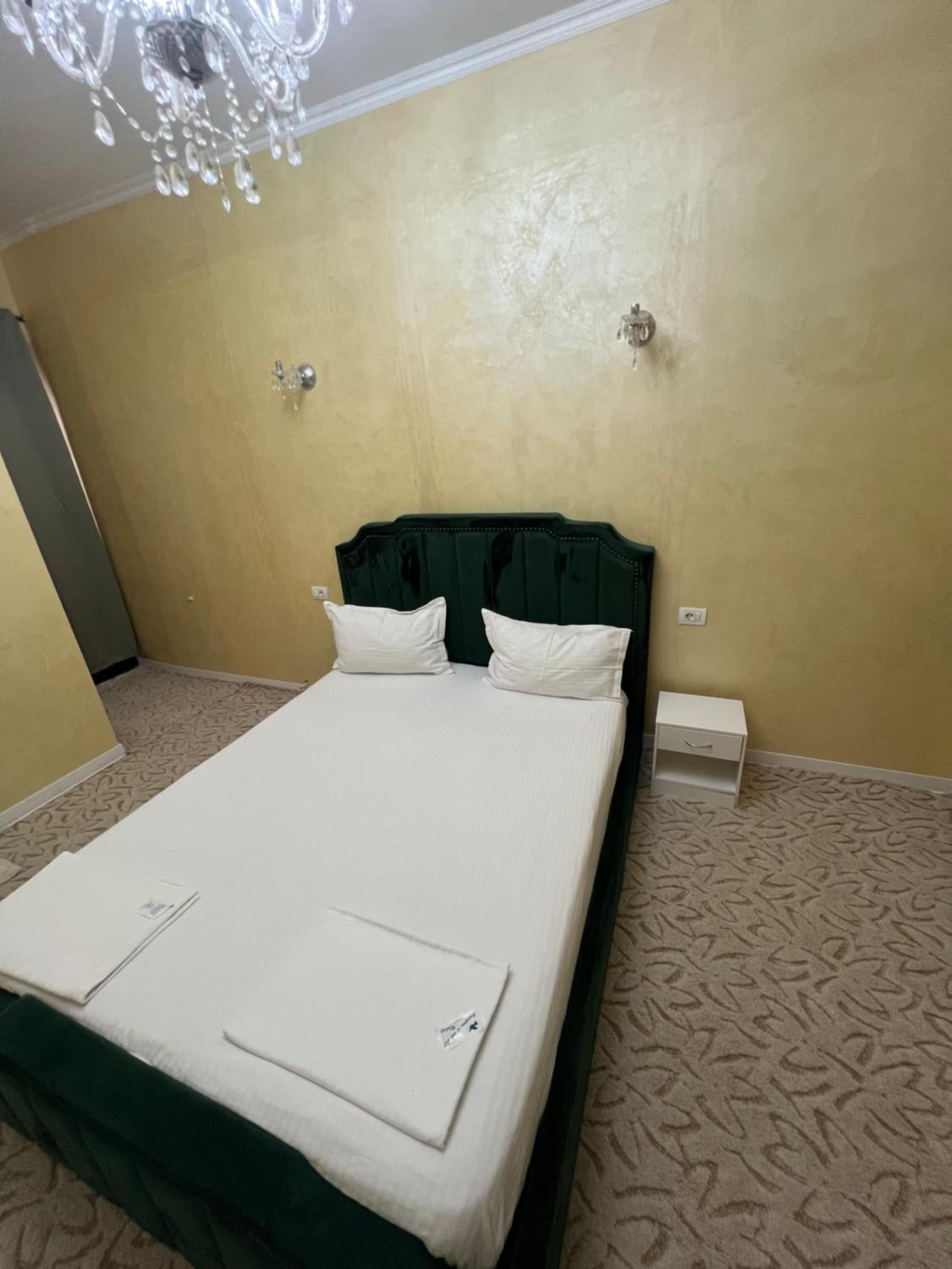 Deluxe Room (1 adult + 2 children)