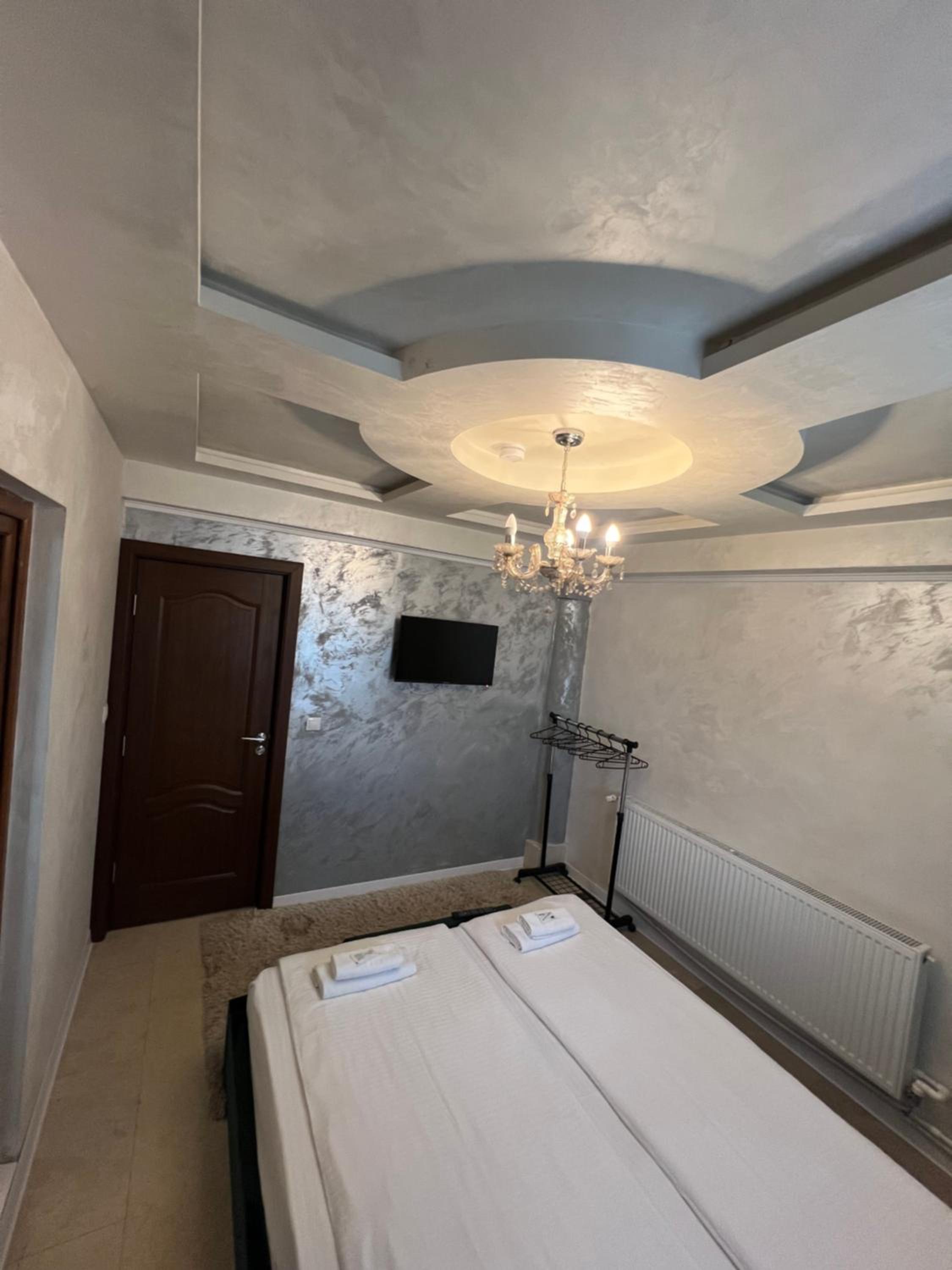 Deluxe Room (2 Adults + 1 Child)