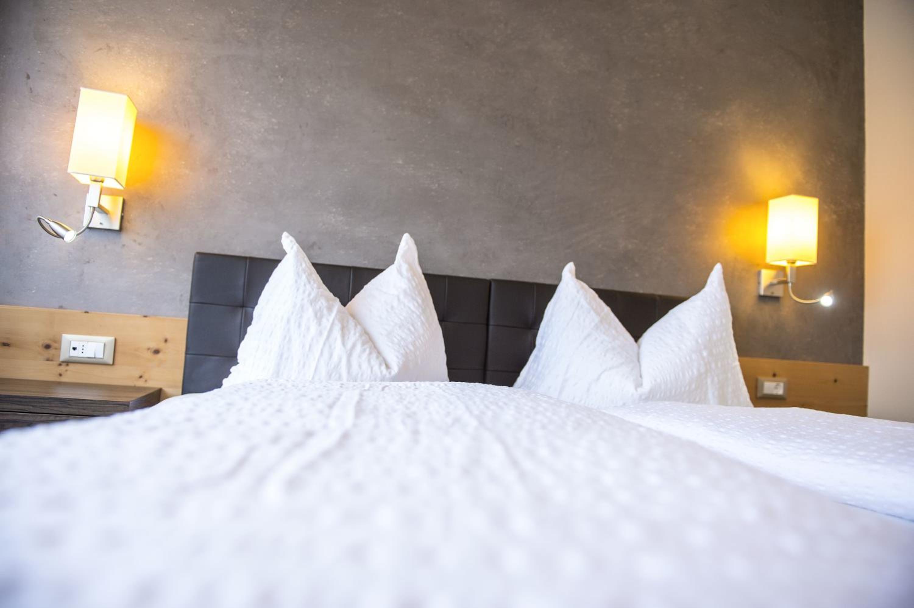 Double or Twin Room with Balcony - Photo 1