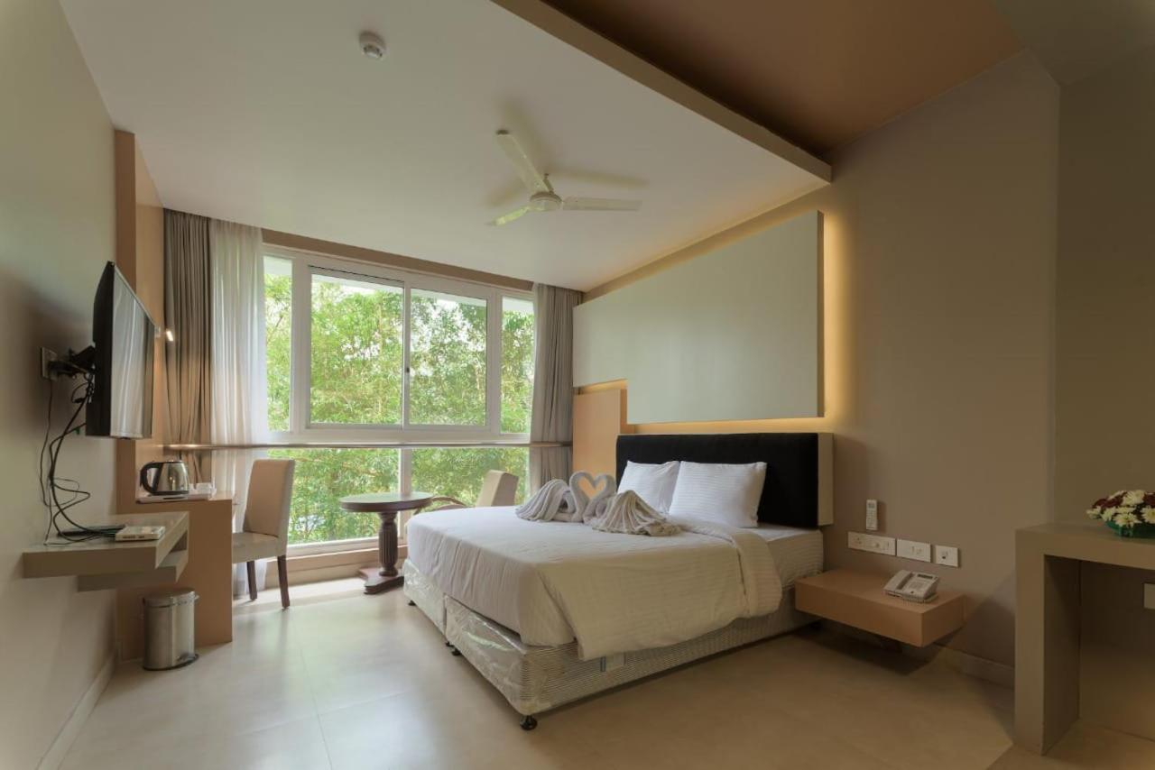Standard Queen Room