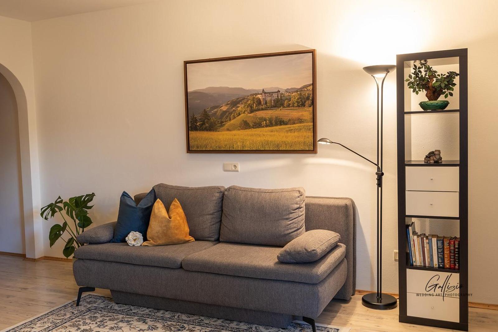 One-Bedroom Apartment photo 1