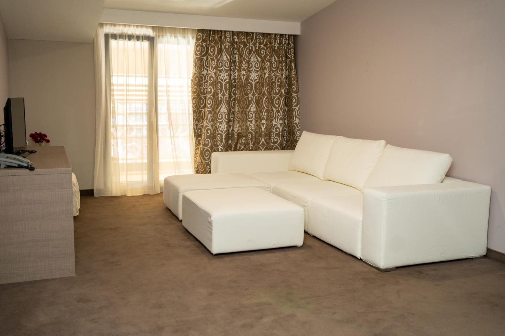 Deluxe Apartment photo 2