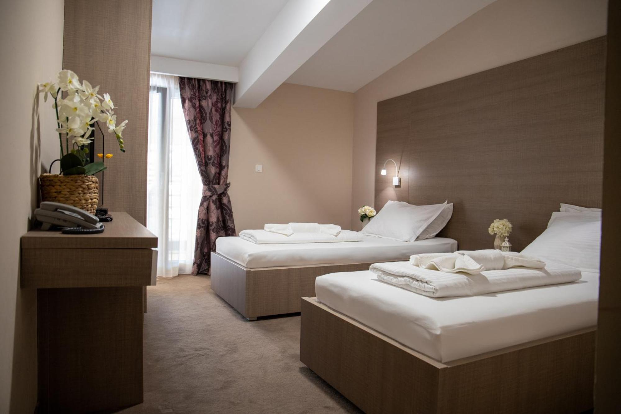 Standard Double or Twin Room photo 2