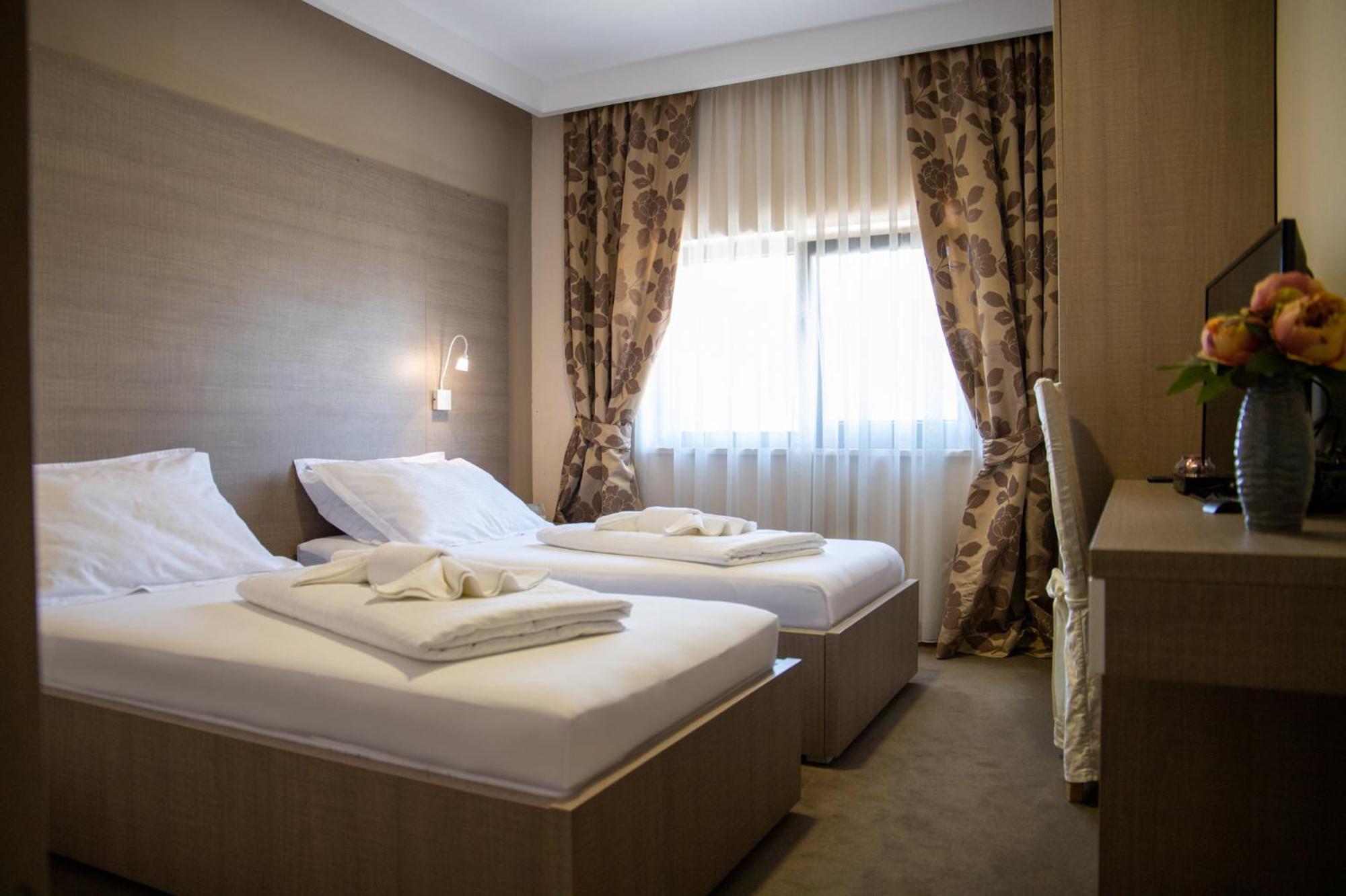 Standard Double or Twin Room photo 3