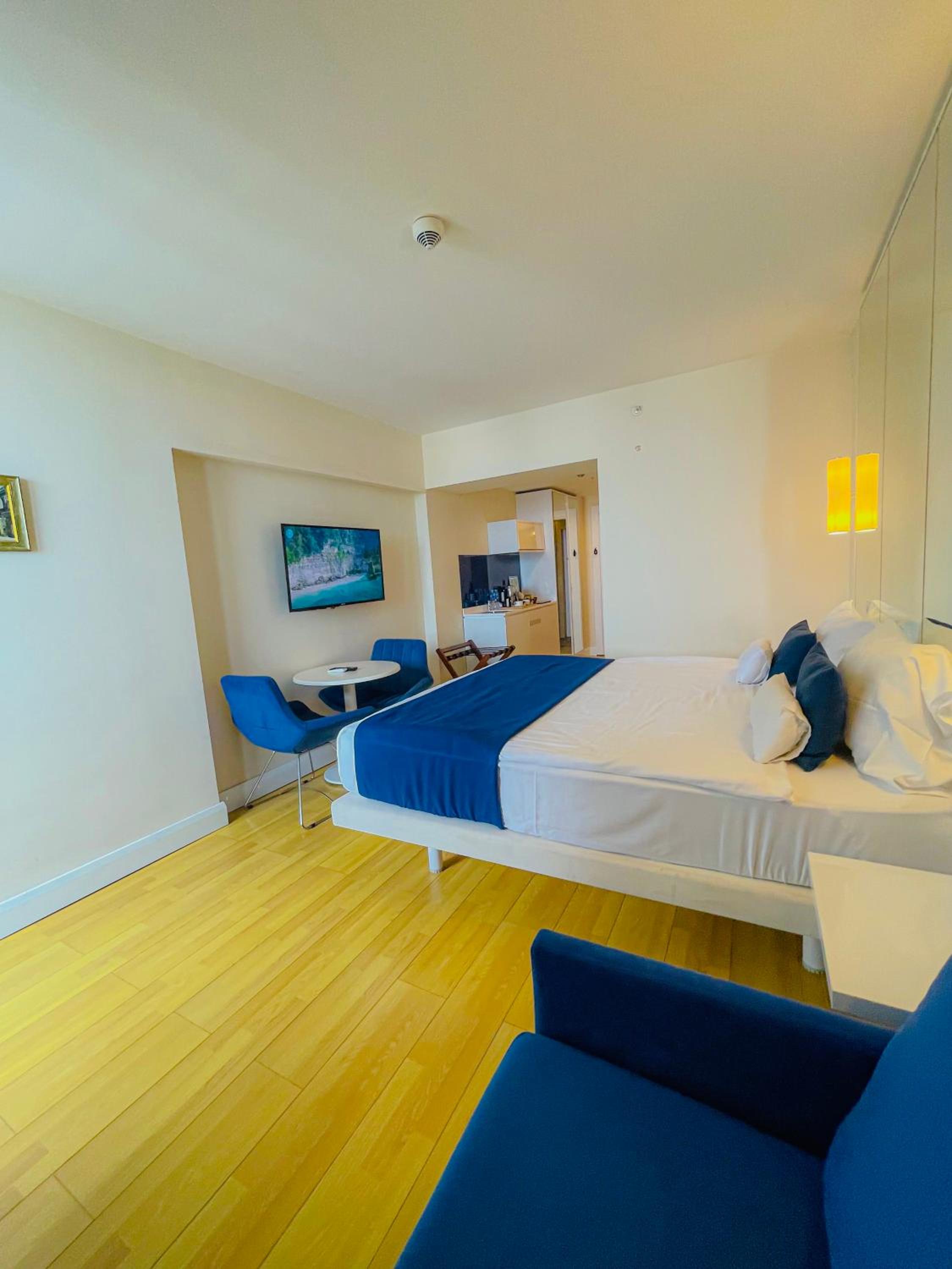 Studio Apartment photo 3