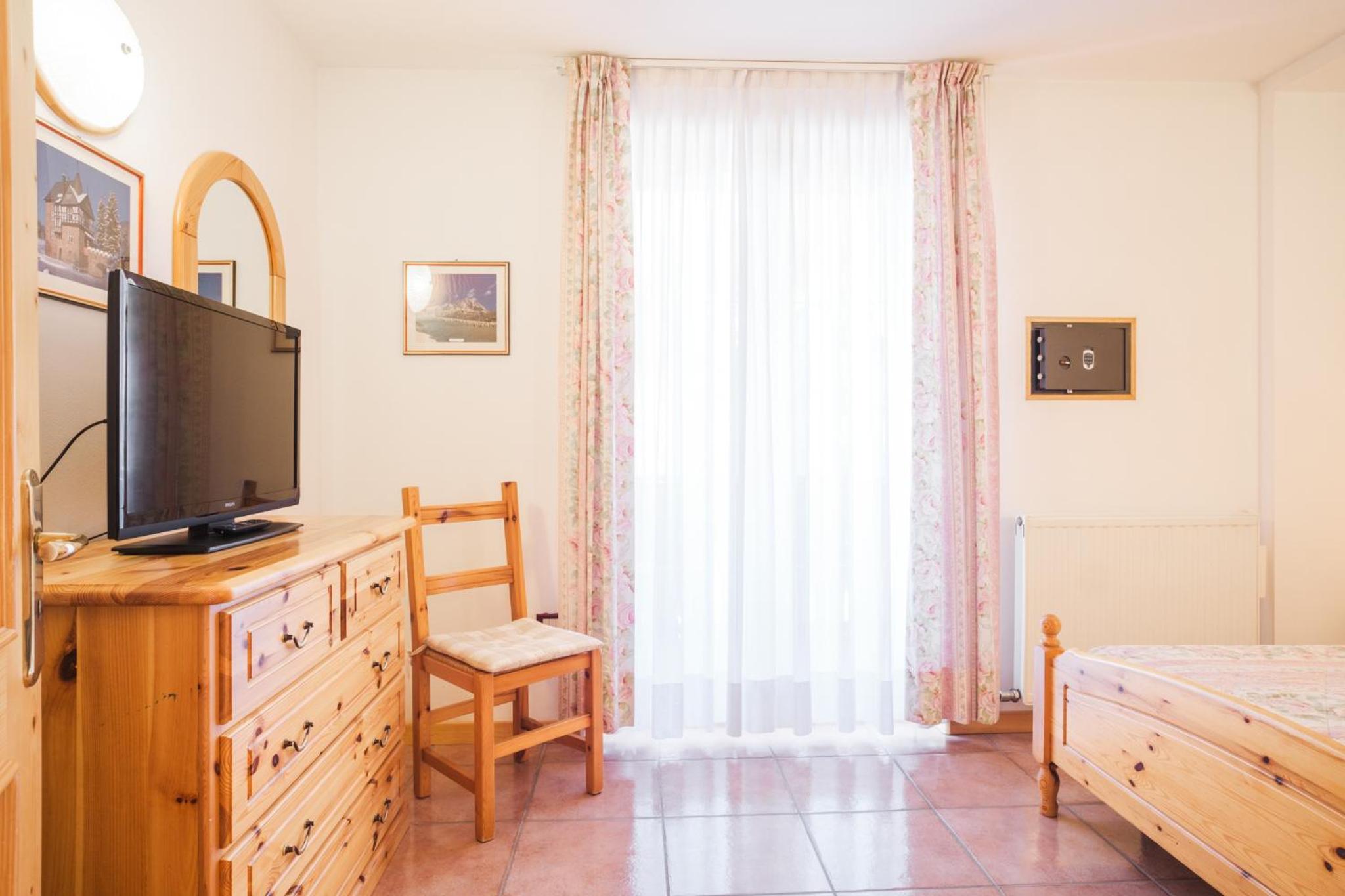 One-Bedroom Apartment (4 Adults) photo 2