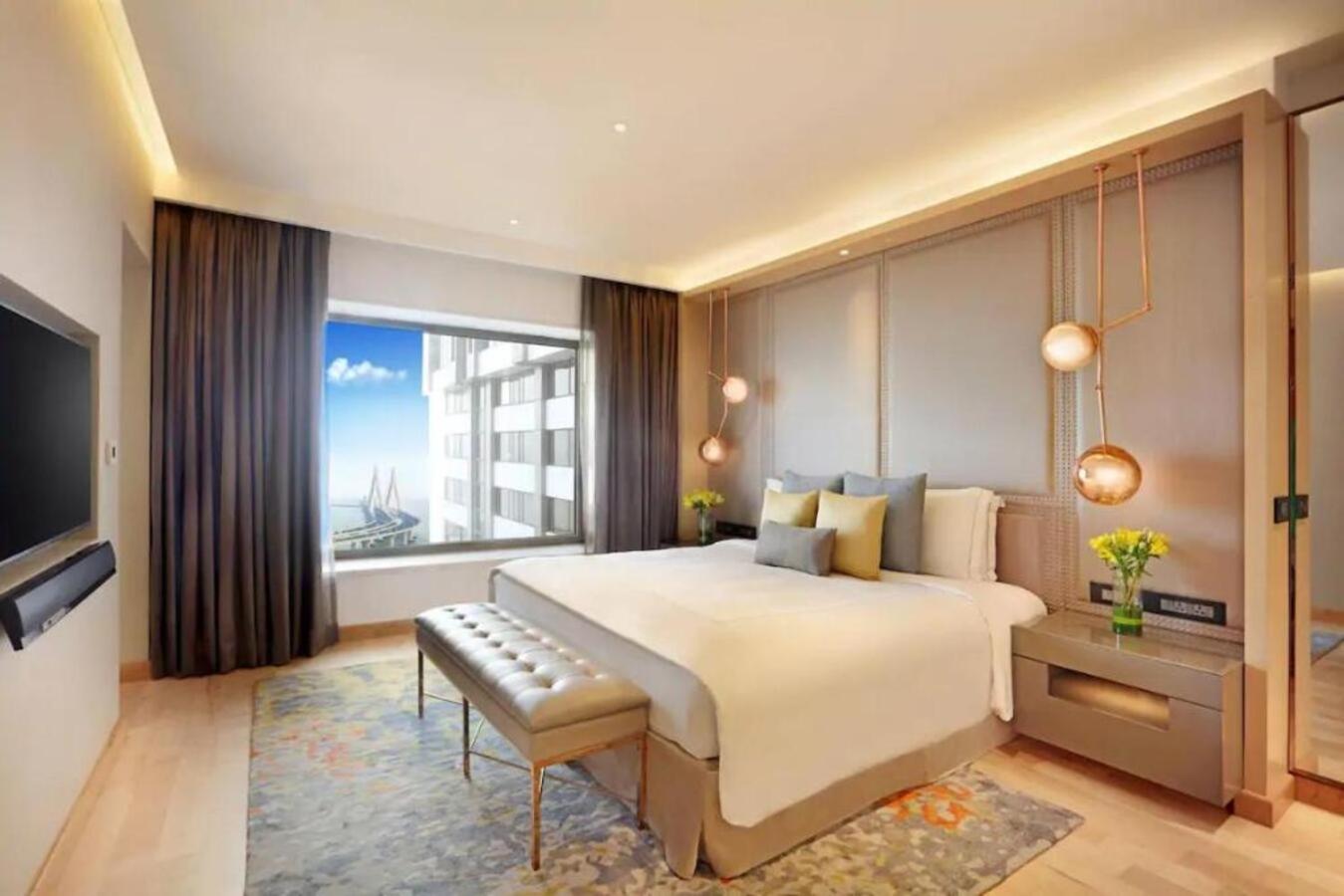 Luxury Room King Bed