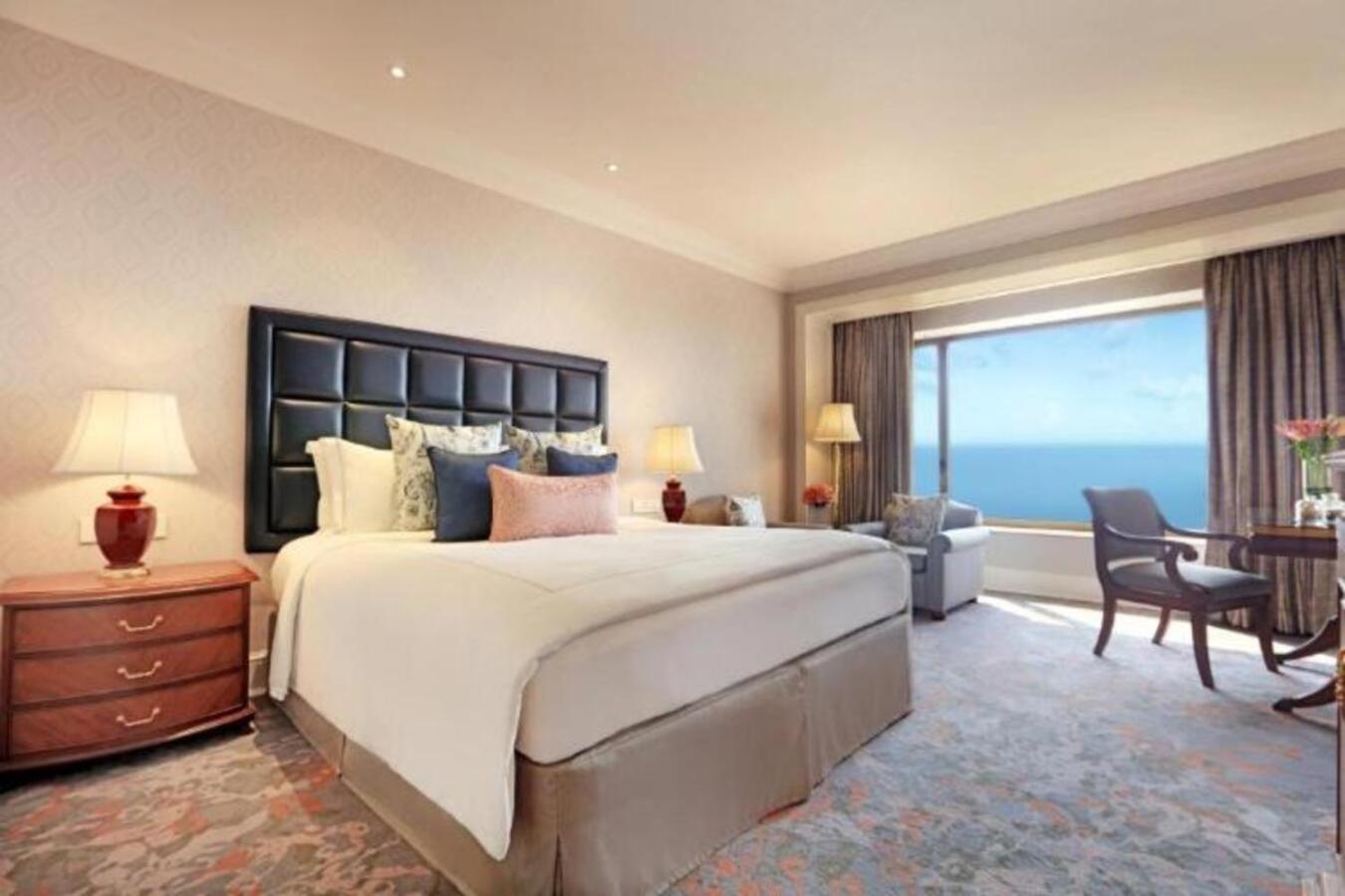 Serene Infinity Sea View Room King Bed