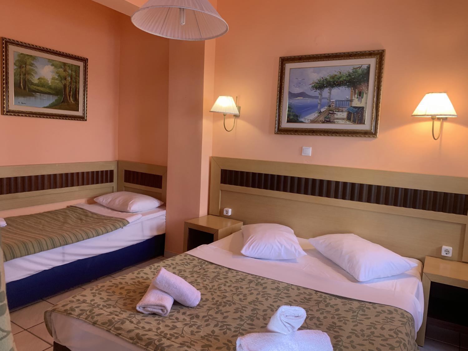 Deluxe Triple Room with Sea View photo 3