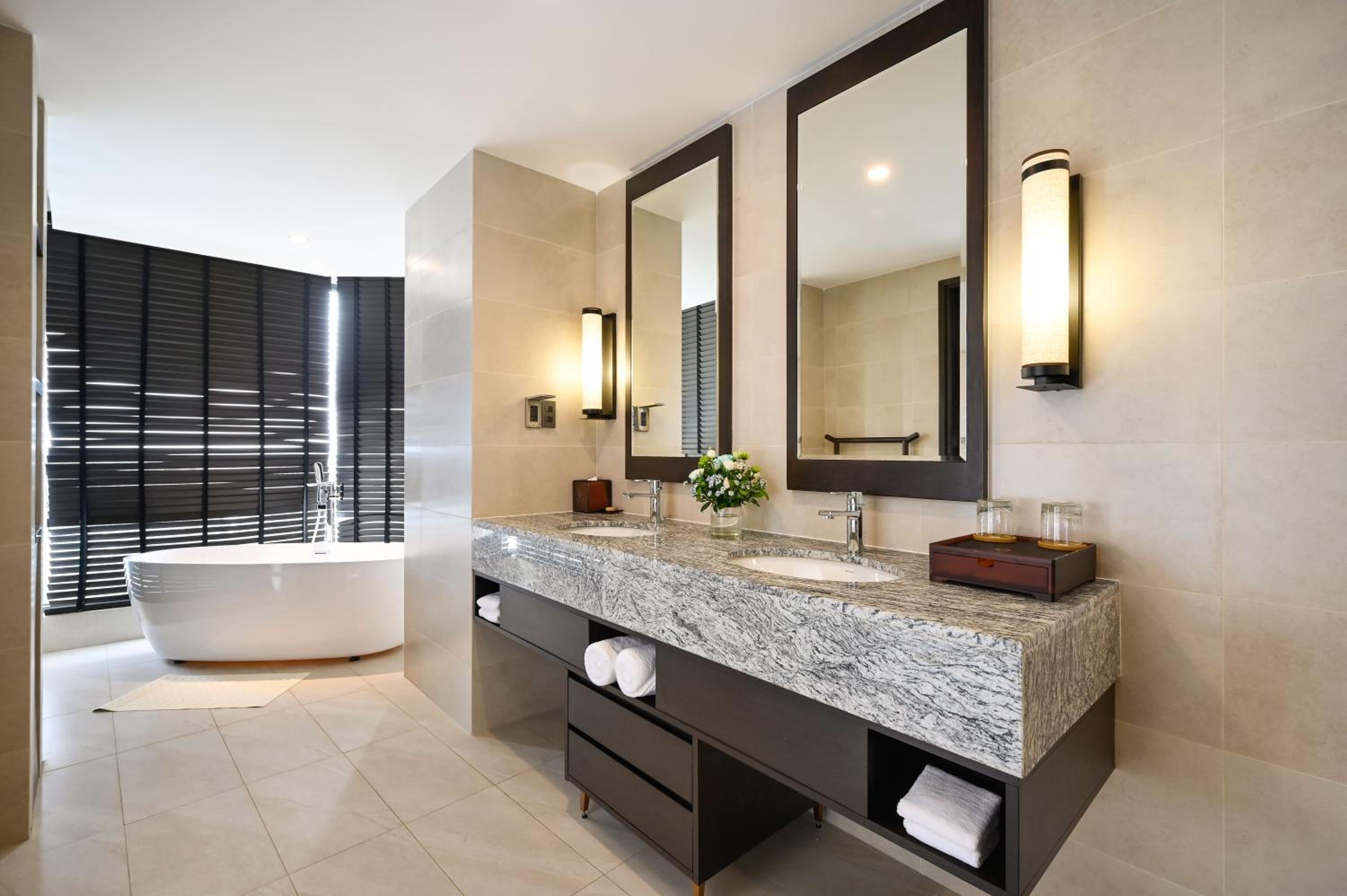 Junior Suite with Ocean View - Photo 4
