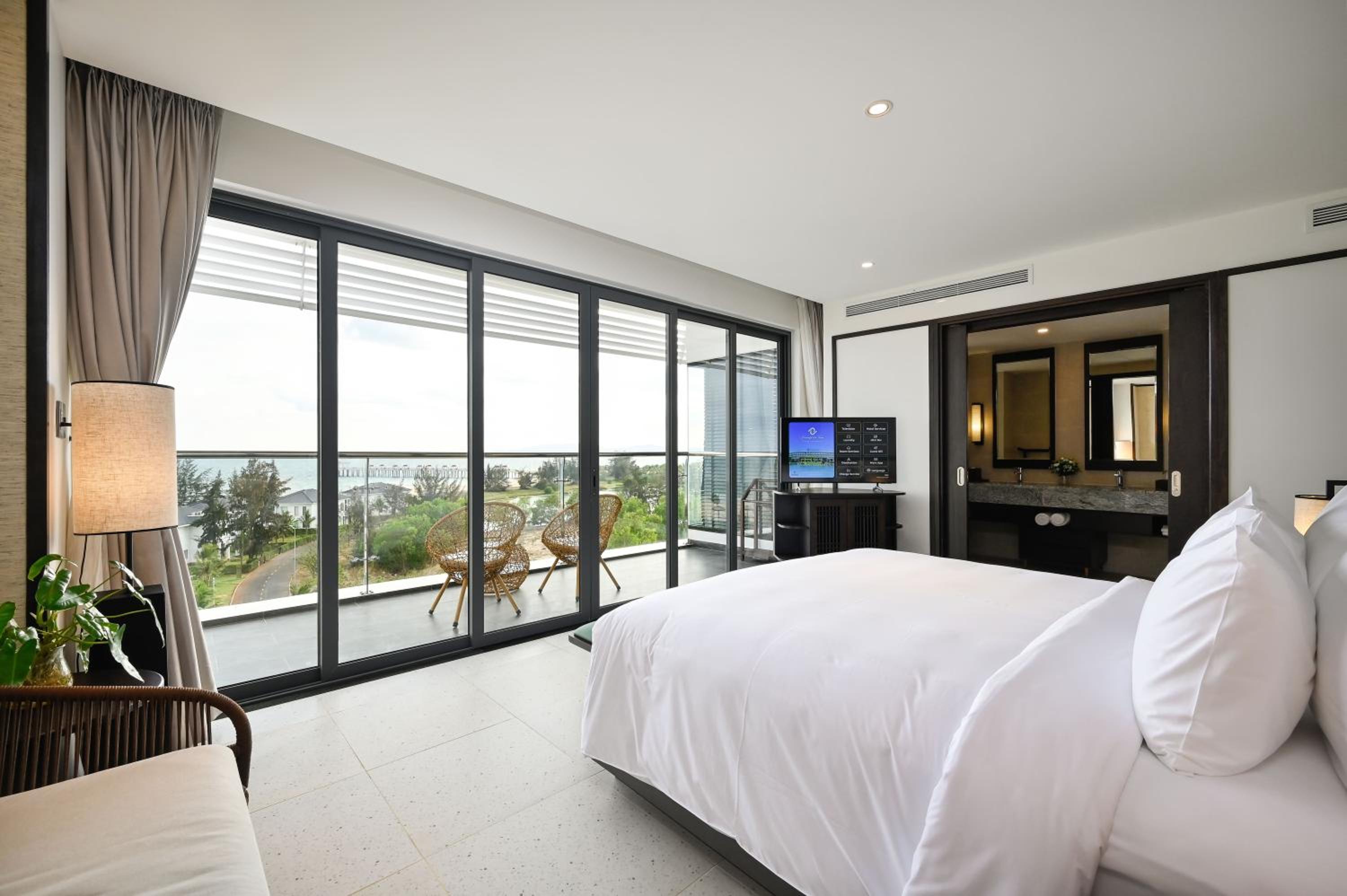 Junior Suite with Ocean View - Photo 1