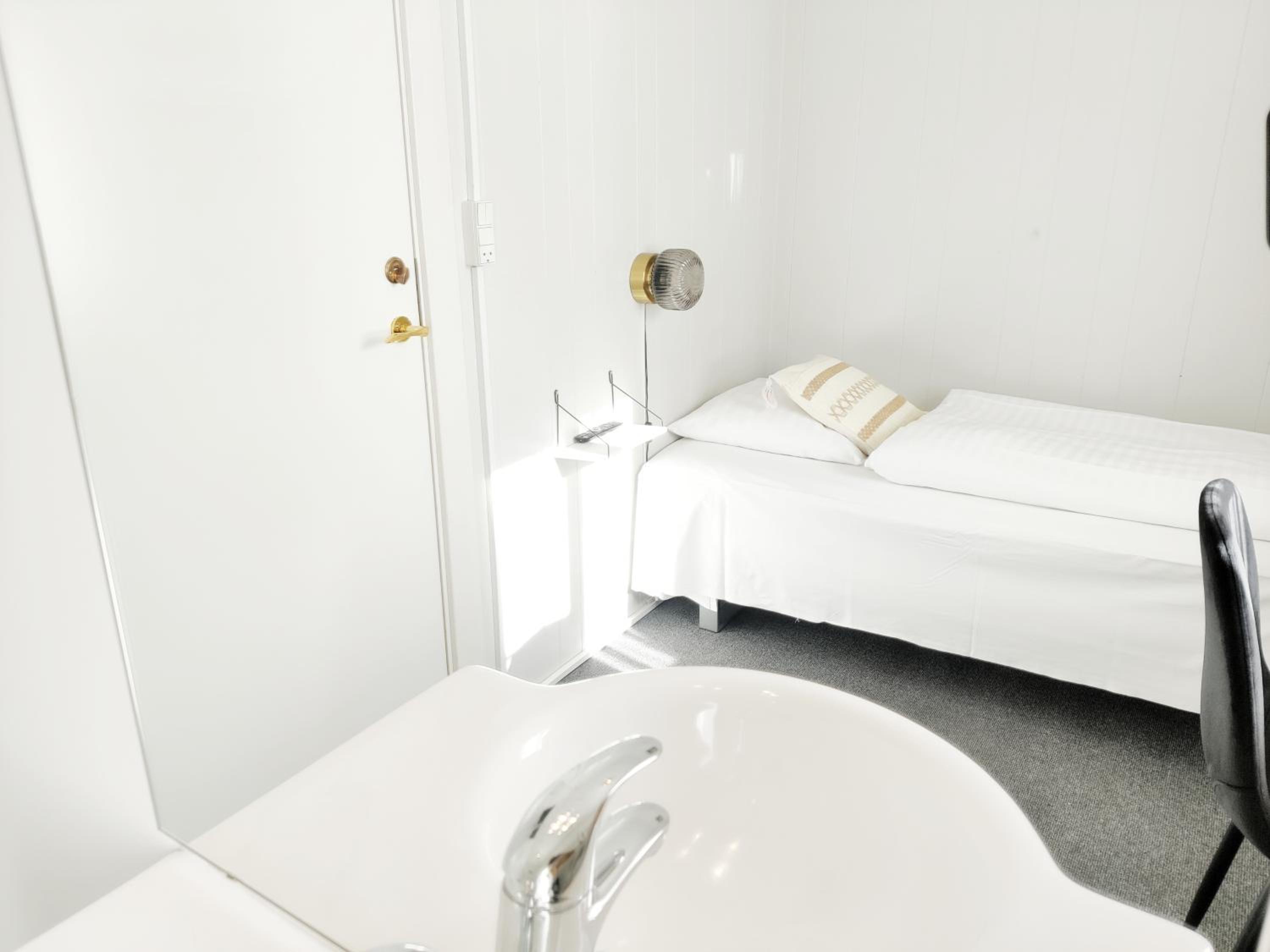 Economy Single Room with Shared Bathroom photo 3