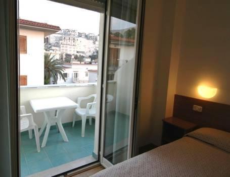 Superior Double Room with Balcony photo 2